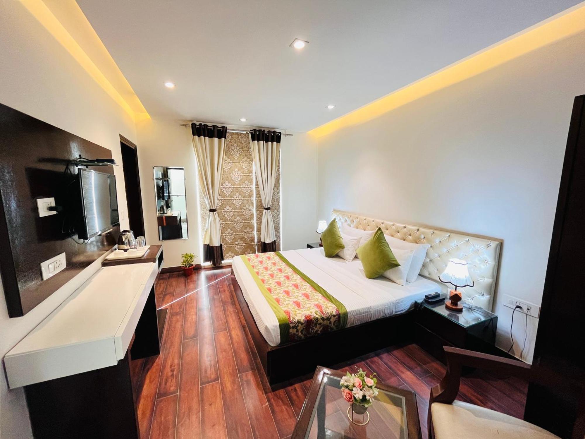 Hotel Aura Ip Grand Karkardooma Metro Station Couple Friendly