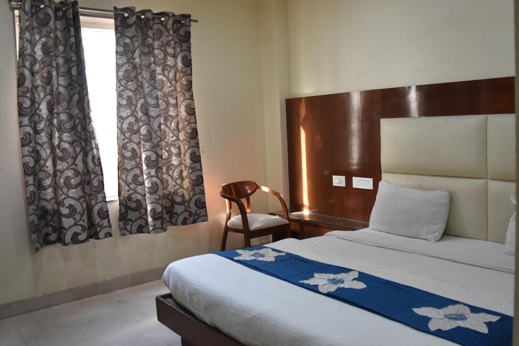 Sapphire At Railway Station Guest house New Delhi