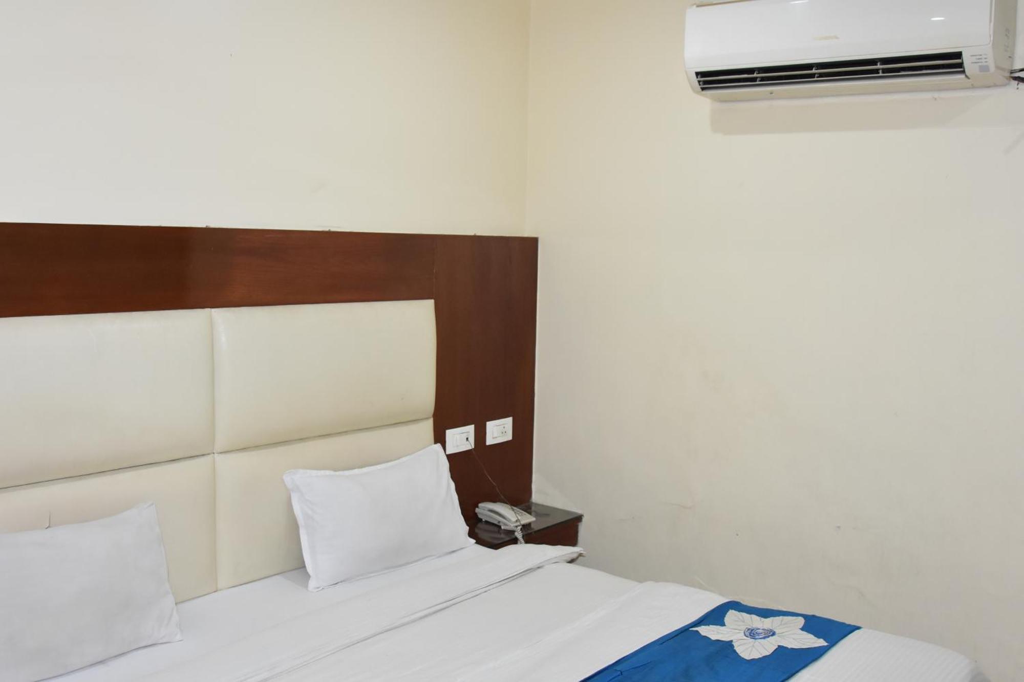 Sapphire At Railway Station Guest house New Delhi
