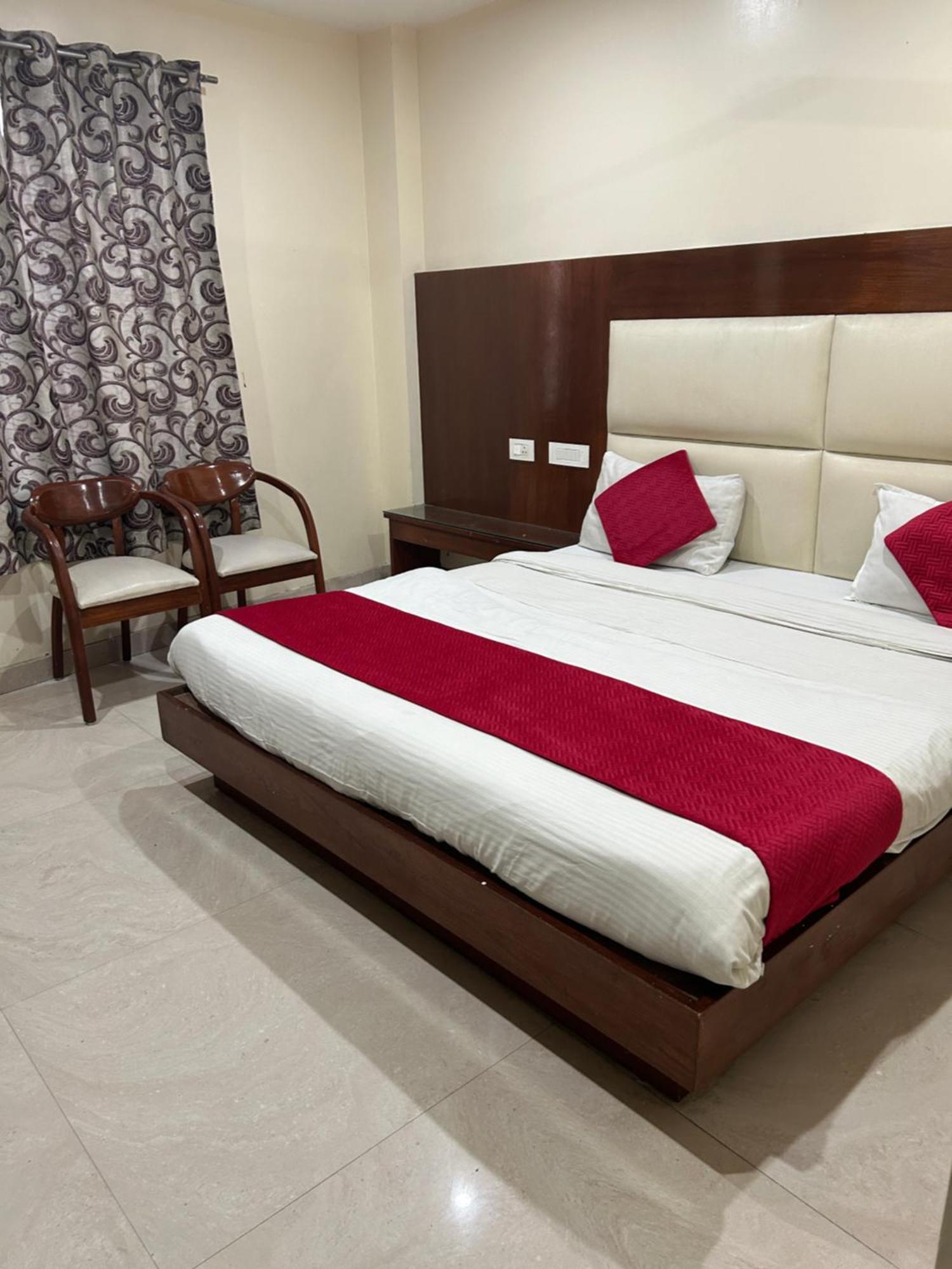 Sapphire At Railway Station Guest house