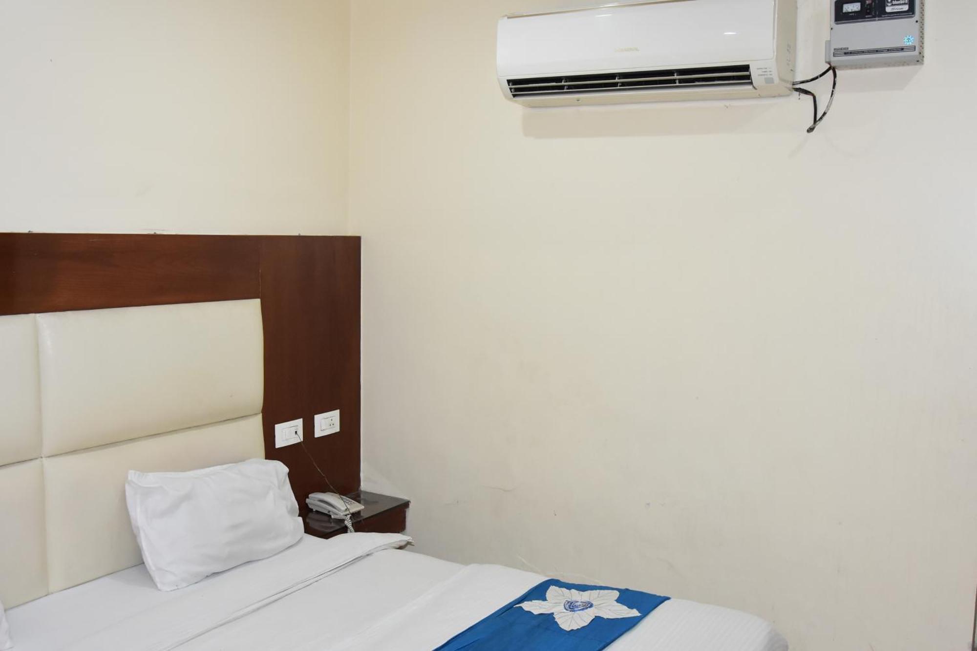 Guest house Sapphire At Railway Station