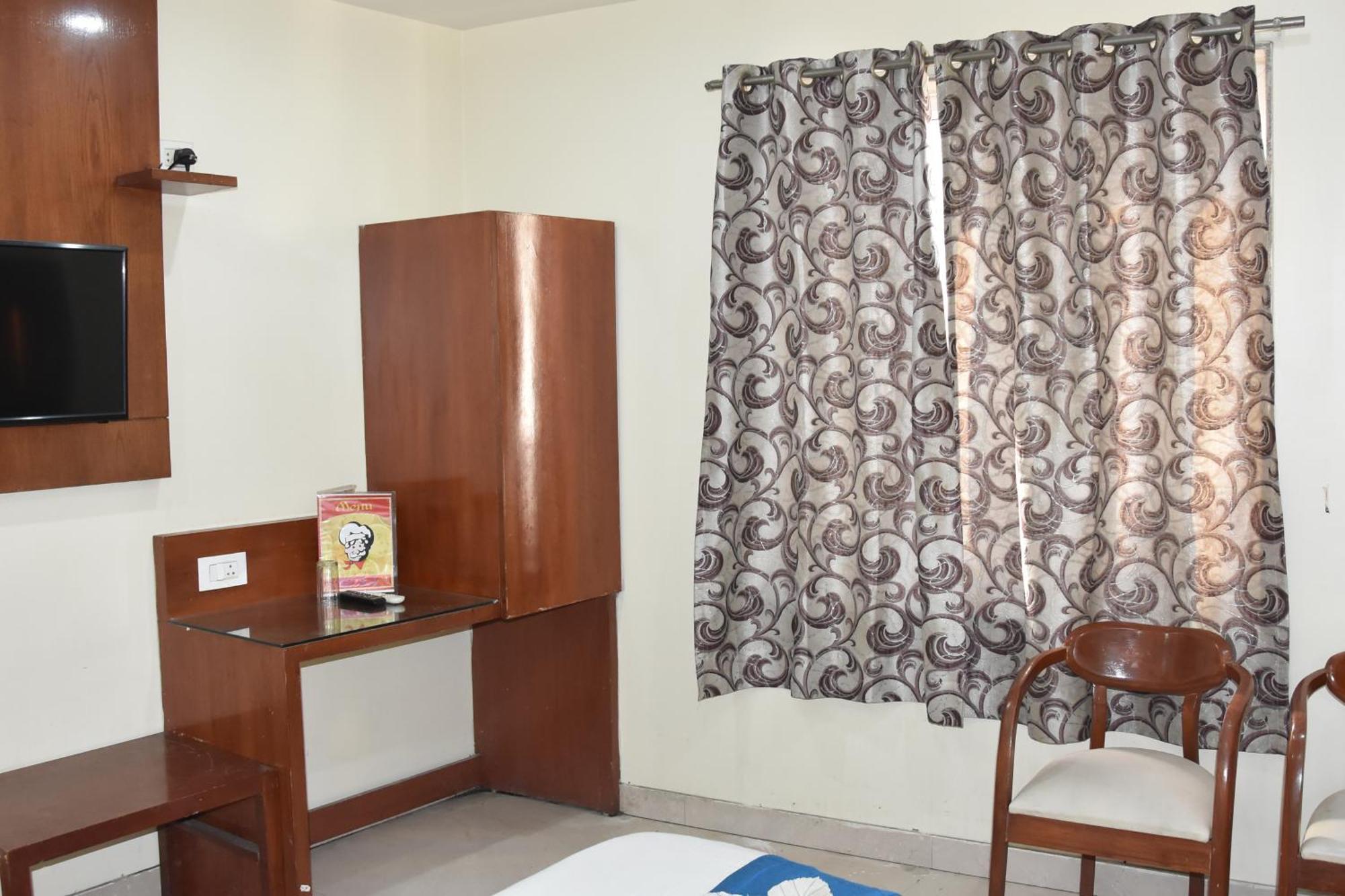 Sapphire At Railway Station Guest house