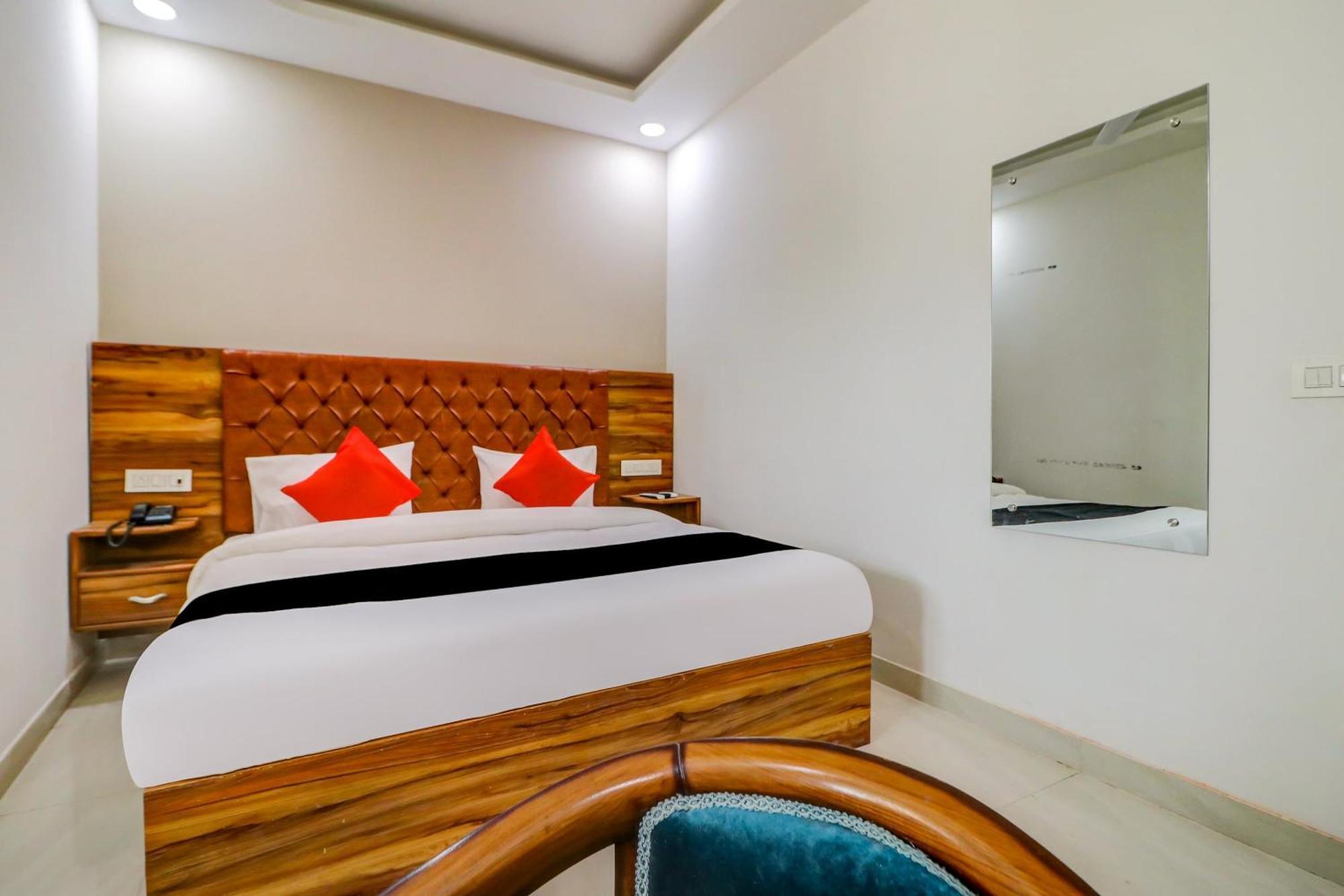 Oyo Flagship 80318 Sai Plaza Near Indira Gandhi International Airport