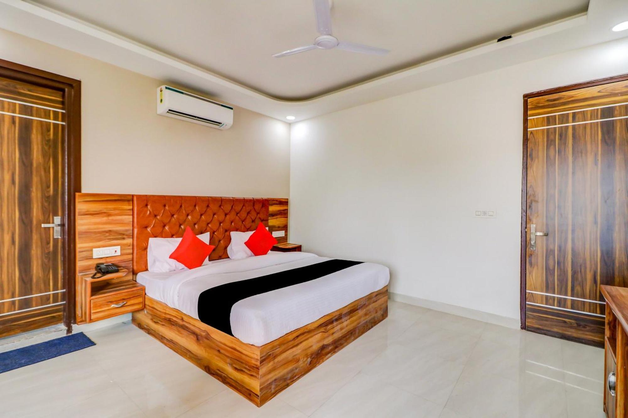 Oyo Flagship 80318 Sai Plaza Near Indira Gandhi International Airport Hotel