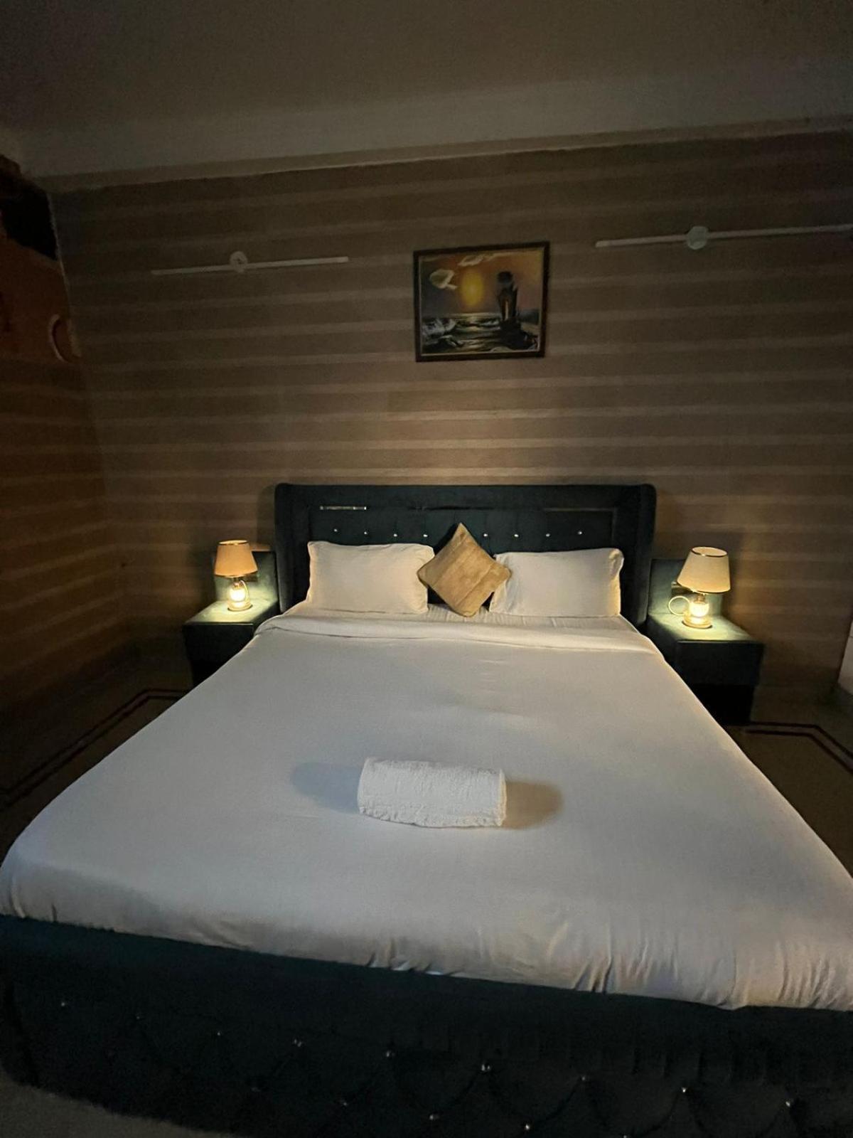 Divine India Service 3 Bhk D-198 Saket