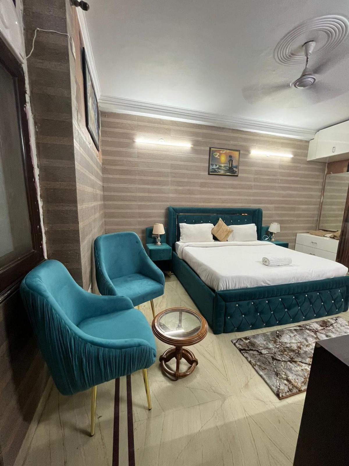 Divine India Service 3 Bhk D-198 Saket Apartment New Delhi