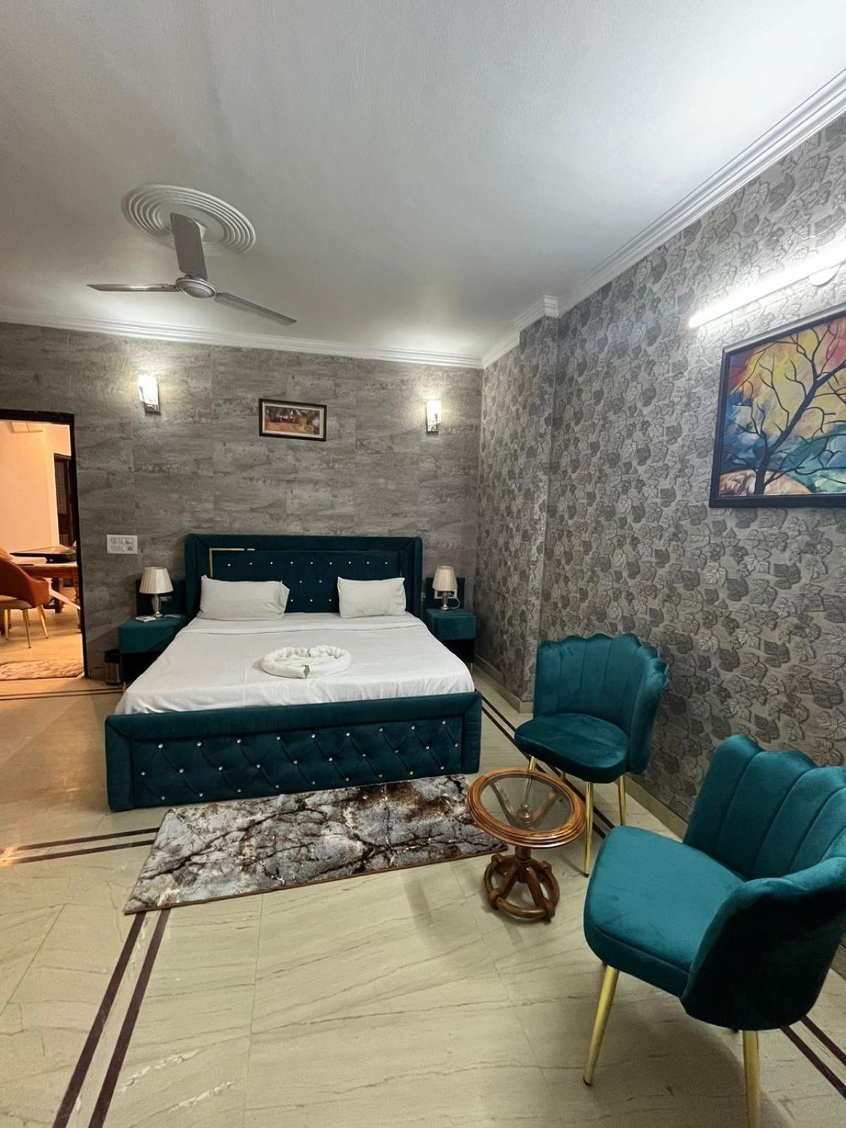 Divine India Service 3 Bhk D-198 Saket New Delhi