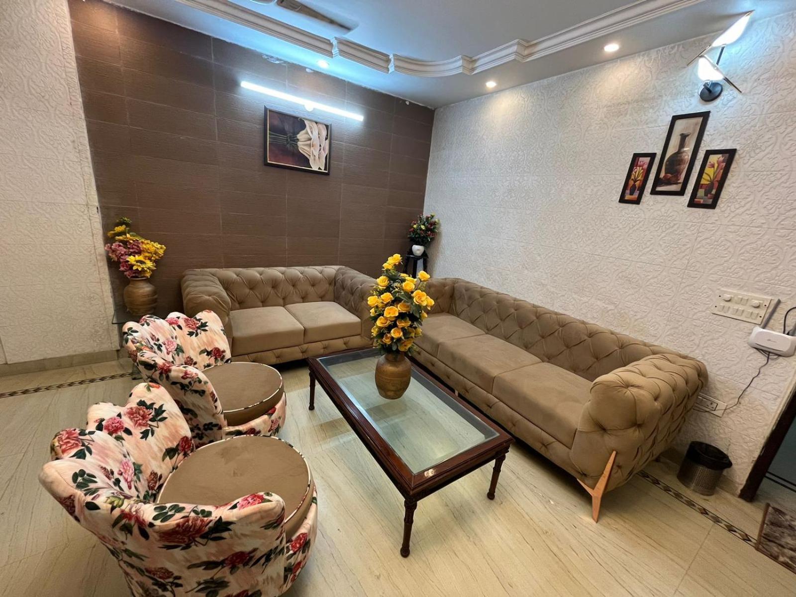 Divine India Service 3 Bhk D-198 Saket Apartment New Delhi