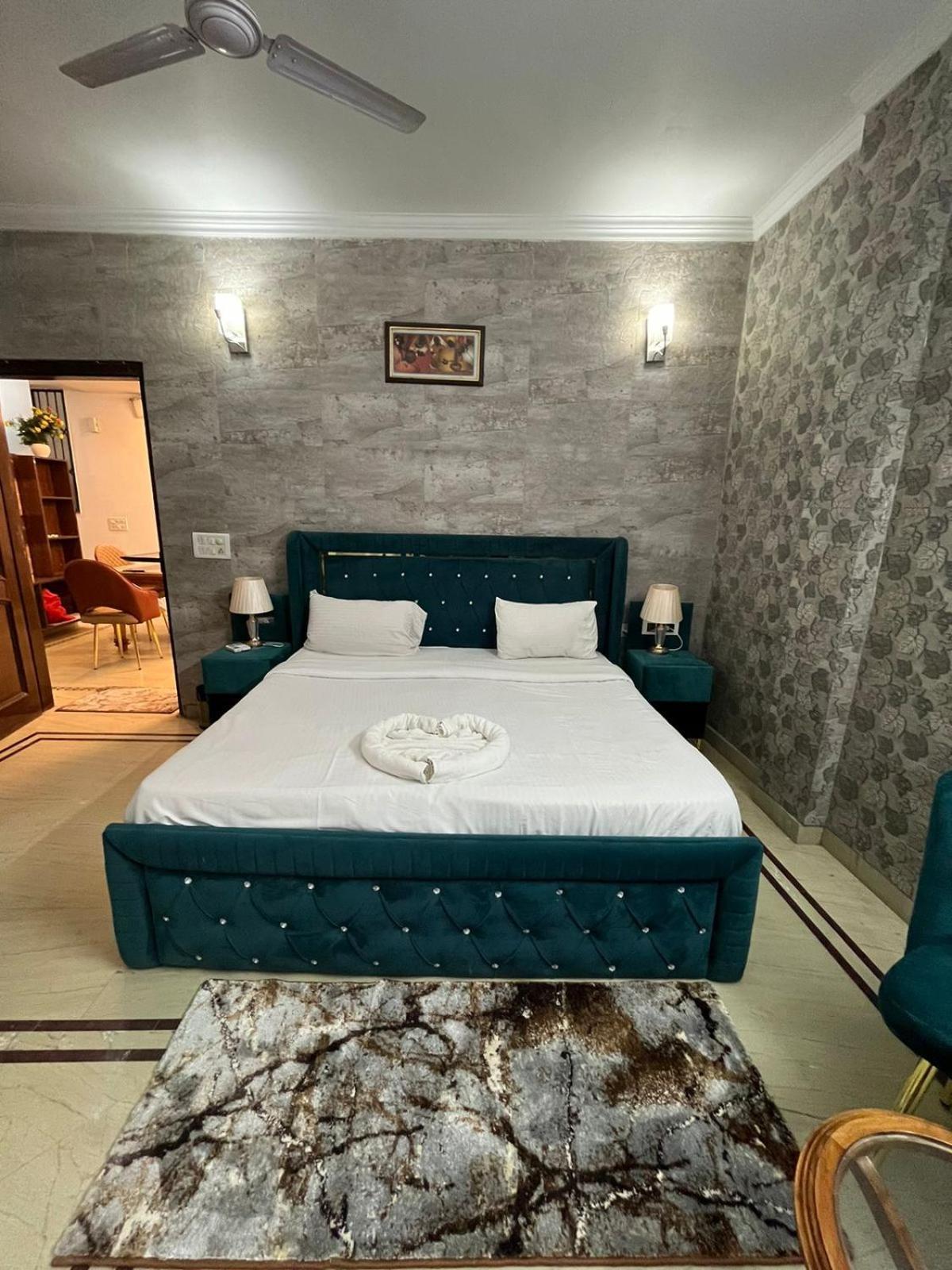 Divine India Service 3 Bhk D-198 Saket New Delhi