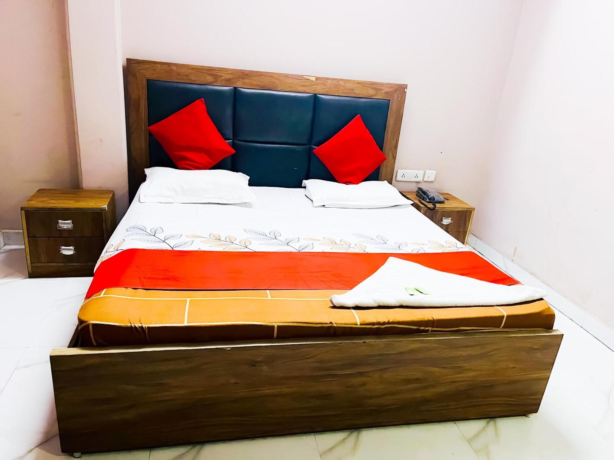 Bashistha - 2mint Walk Nizamuddin Railway Station 4*