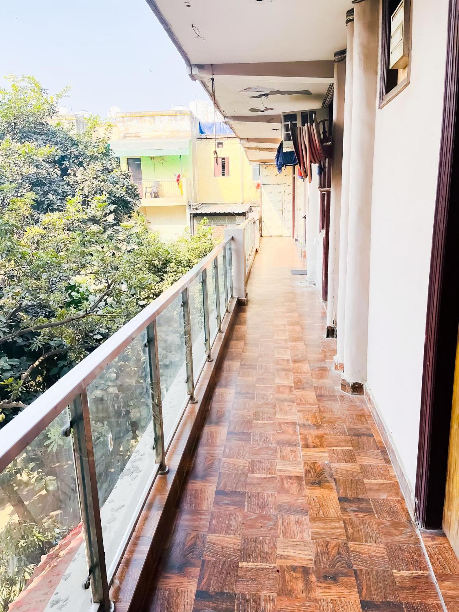 Bashistha - 2mint Walk Nizamuddin Railway Station 4*