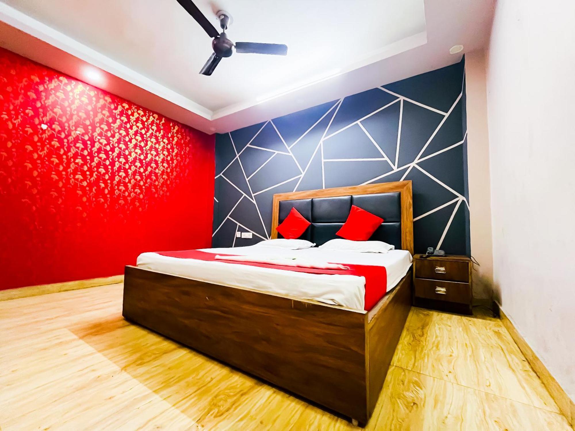 Bashistha - 2mint Walk Nizamuddin Railway Station Hotel 4*