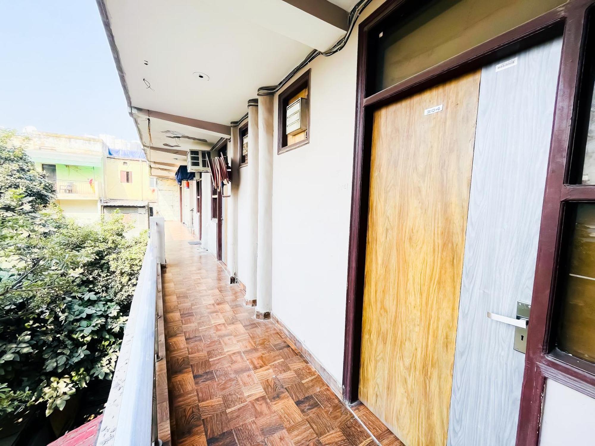 Bashistha - 2mint Walk Nizamuddin Railway Station 4*