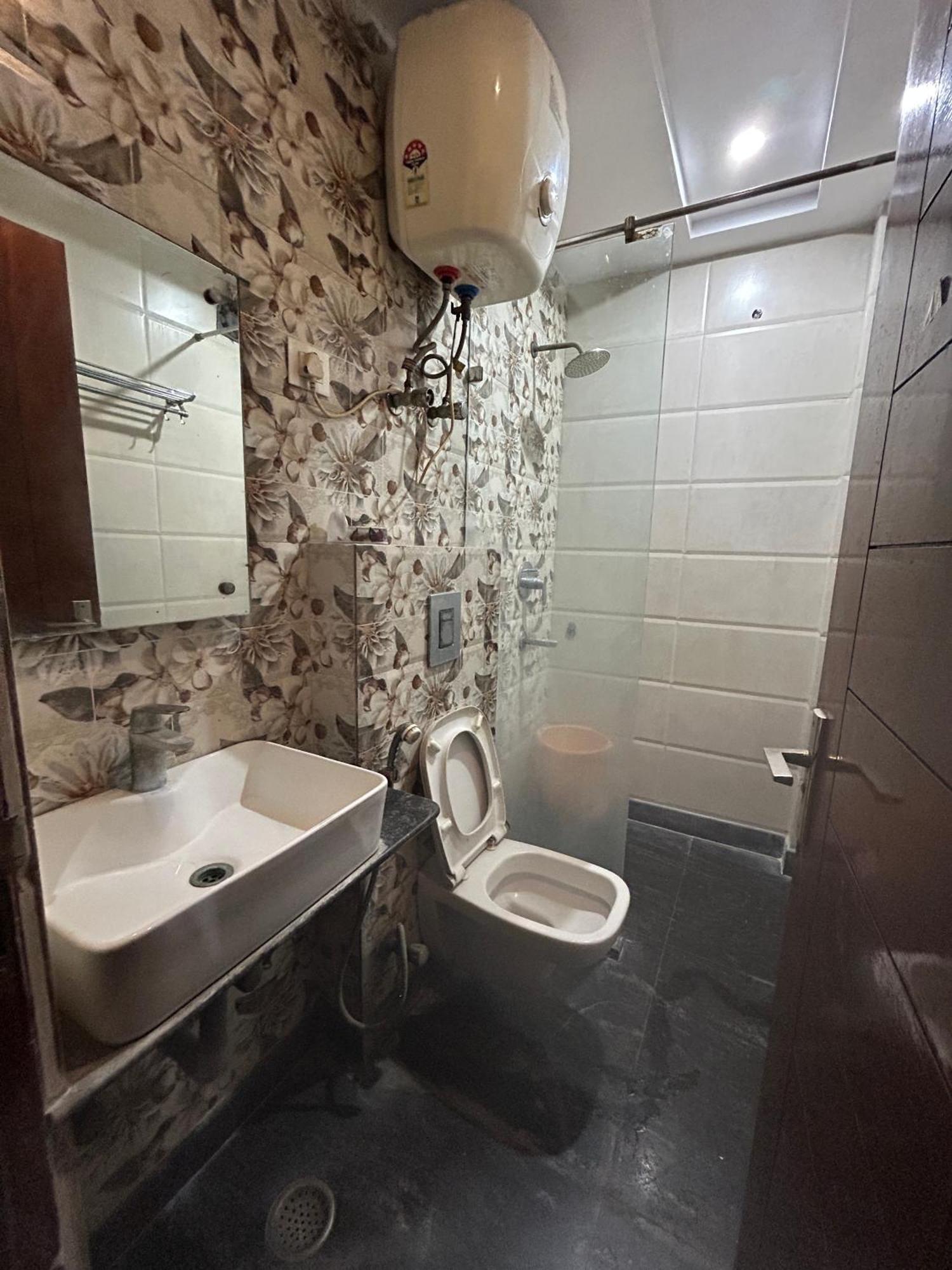 Guest house Sapphire At Railway Station
