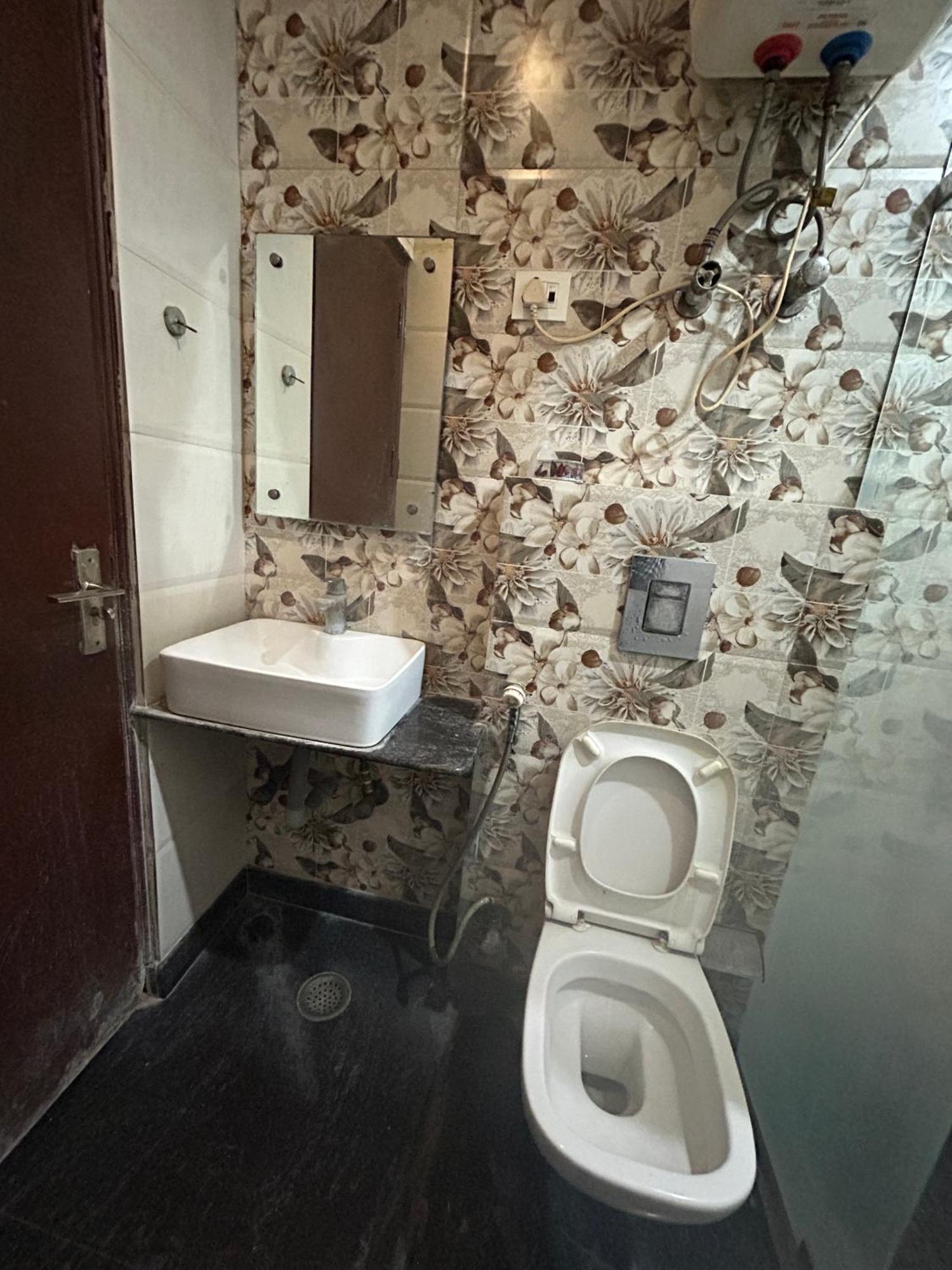 Guest house Sapphire At Railway Station *