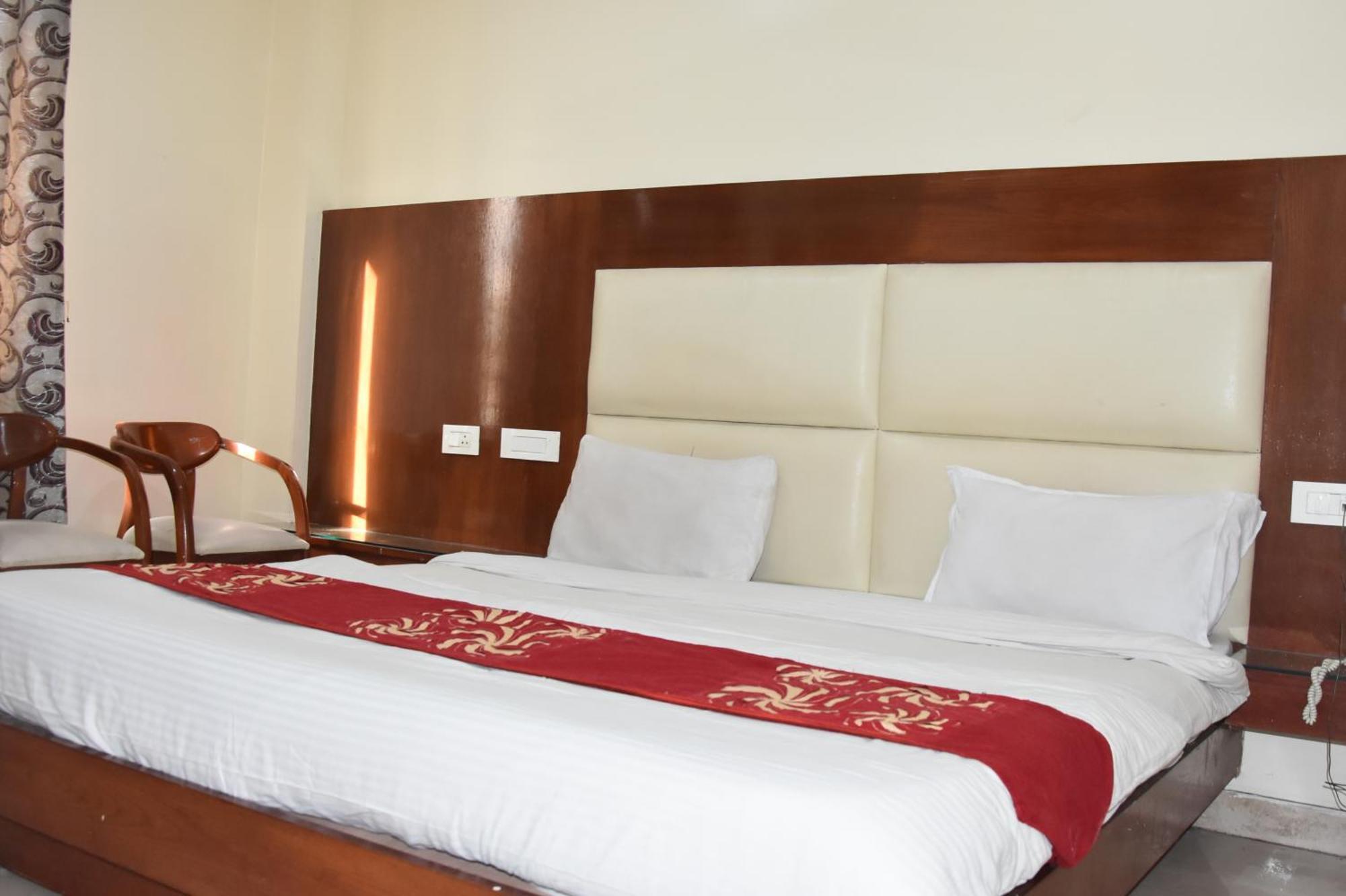 Sapphire At Railway Station Guest house *