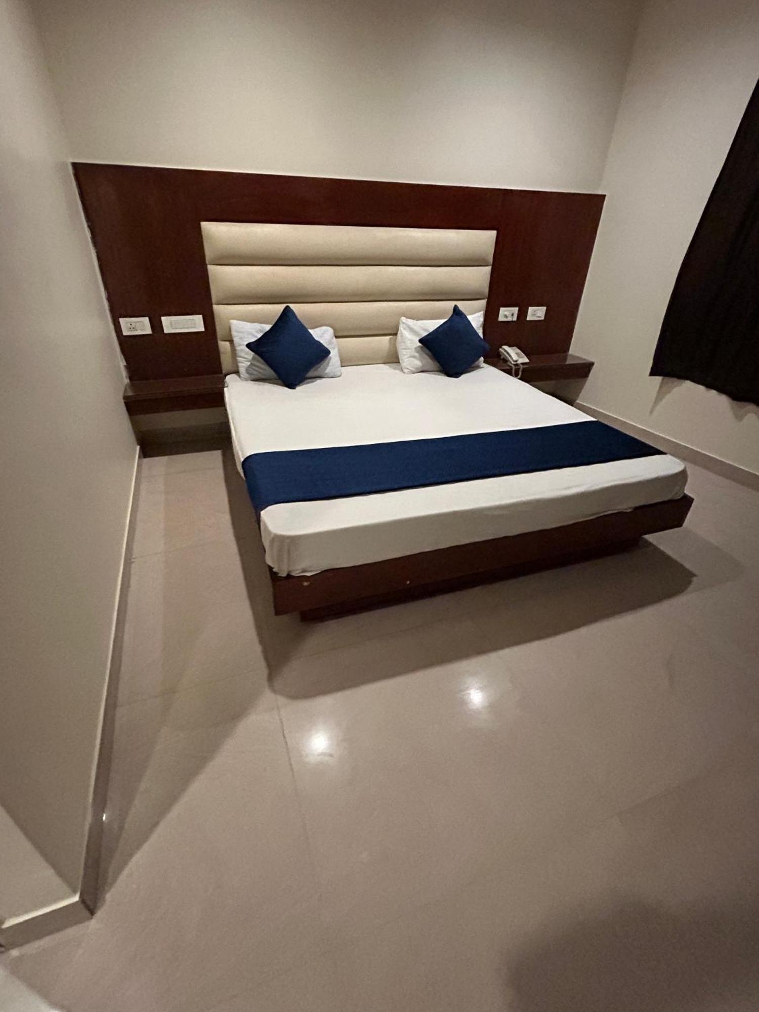 Guest house Sapphire At Railway Station *