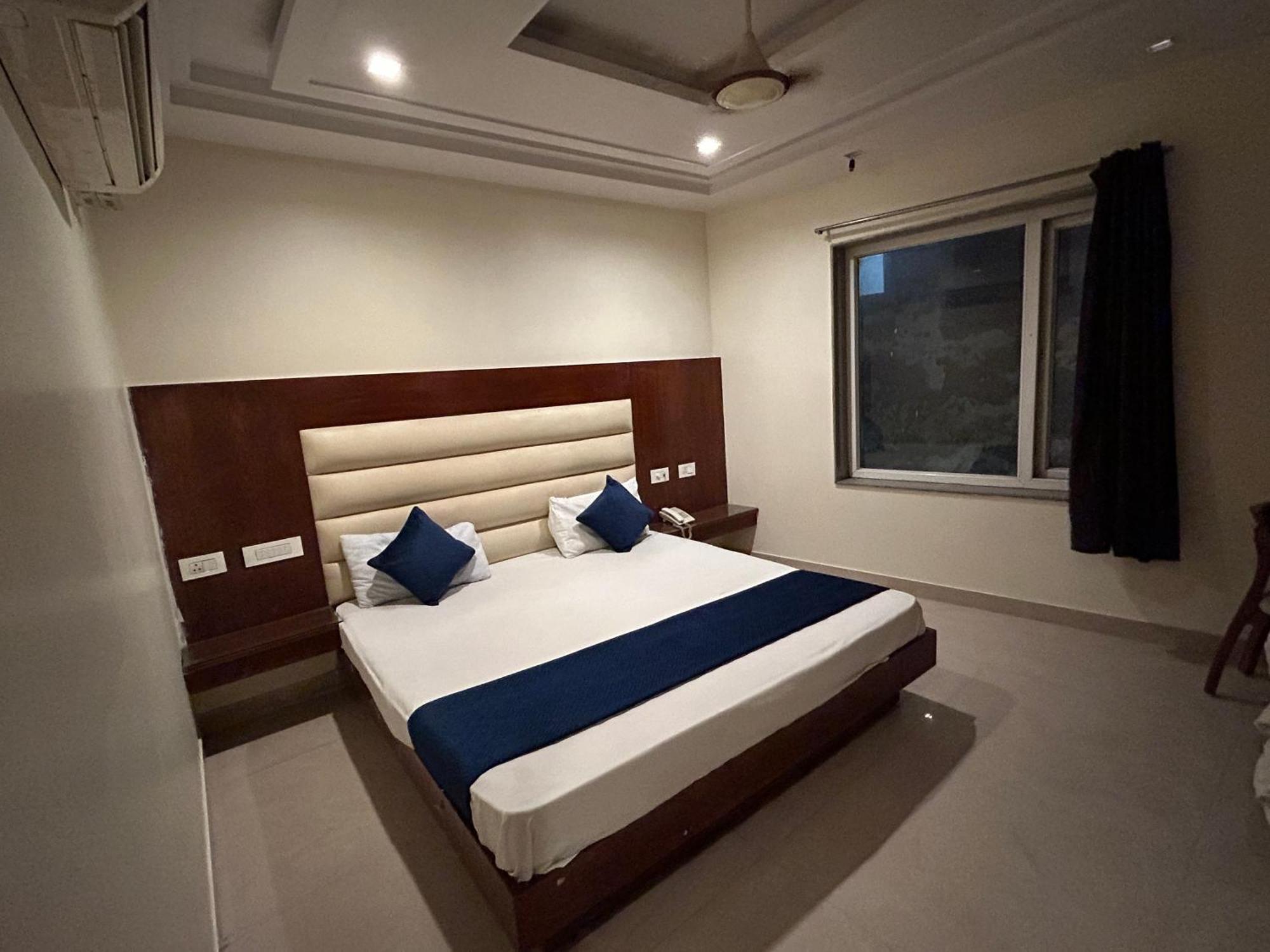 Guest house Sapphire At Railway Station
