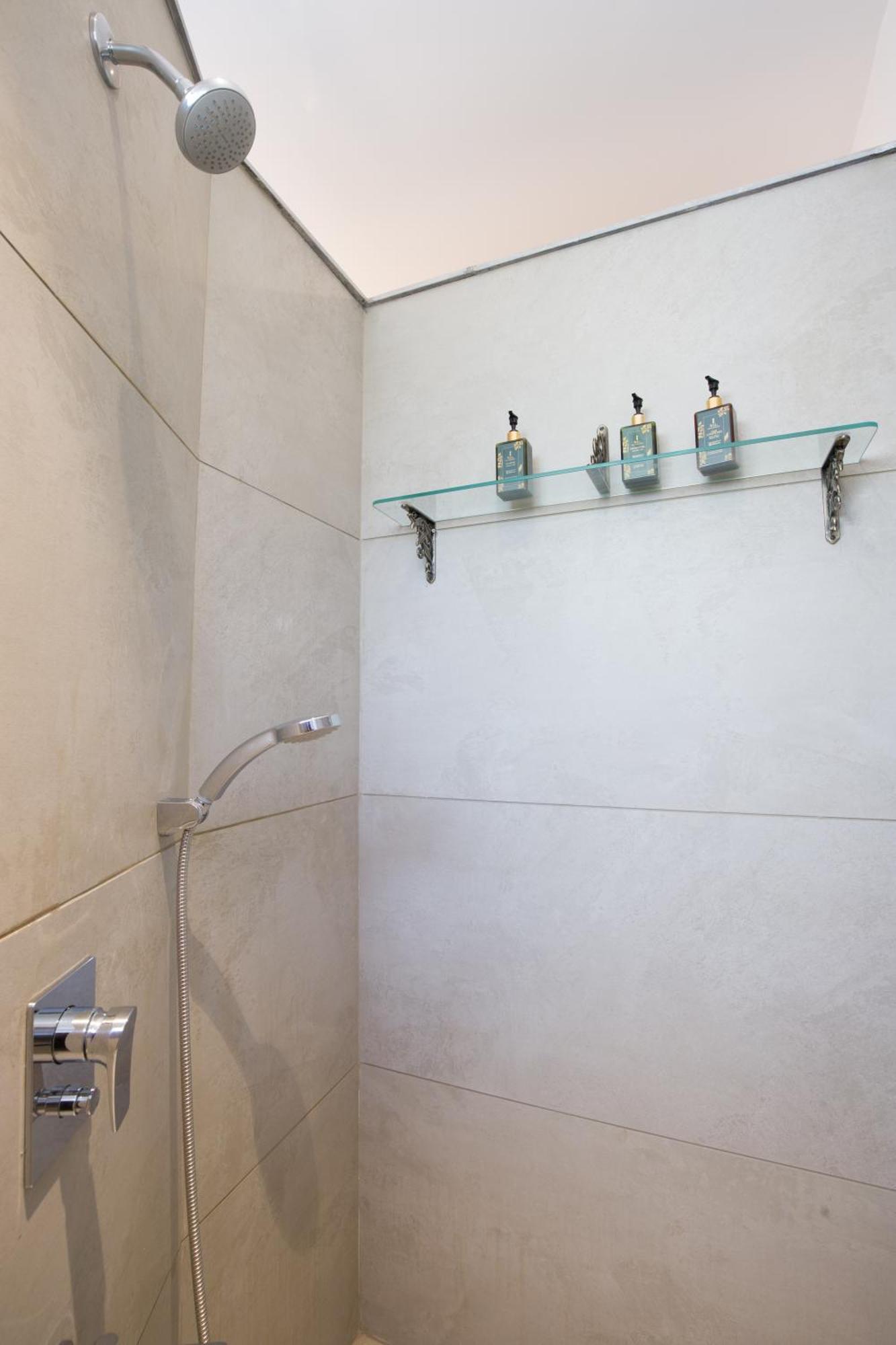 Elivaas Oasis - Luxe 6 Bhk With Pvt Pool Villa