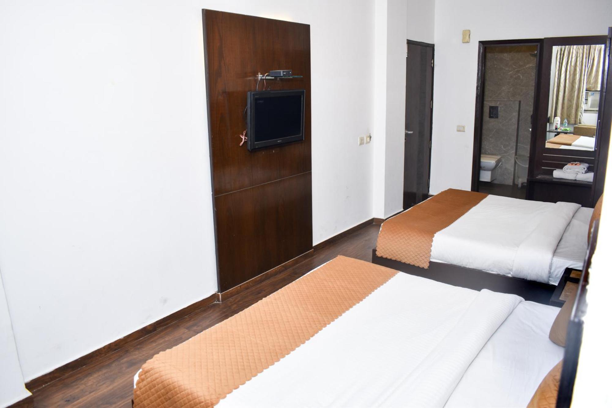 Chanchal Continental # Near To New Delhi Station # Family Hotel # Customer'S Choice Hotel # Tourist Places Nearby - Red Fort, Jama Masjid, India Gate New Delhi
