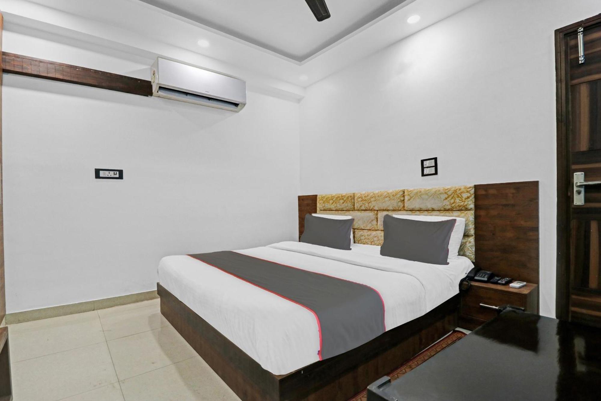 Hotel O Bharat Near Indira Gandhi International Airport 3*