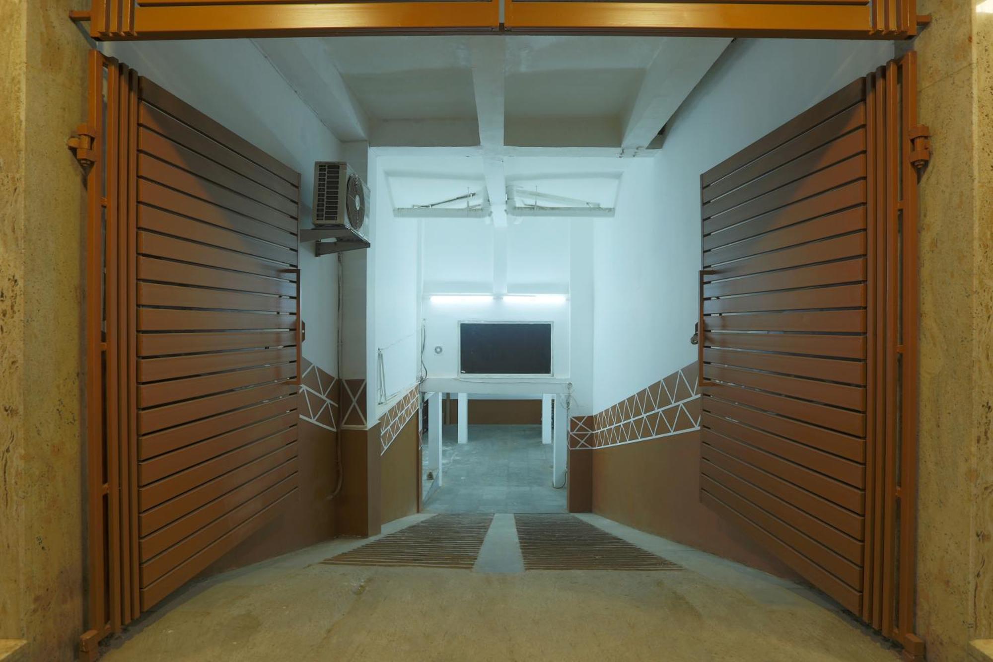 Arch - Near Aerocity Nova Deli
