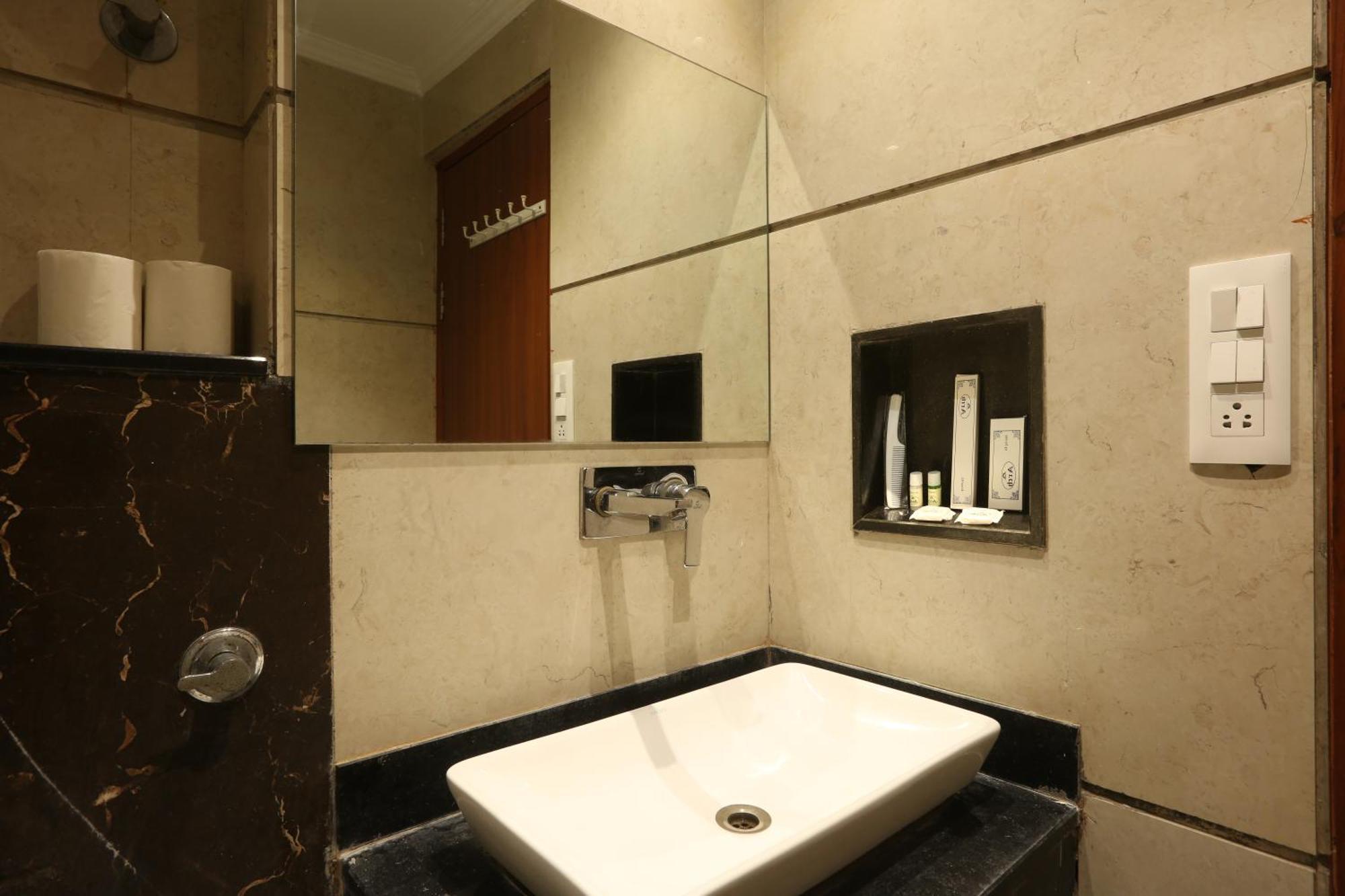 Hotel Arch - Near Aerocity 3*