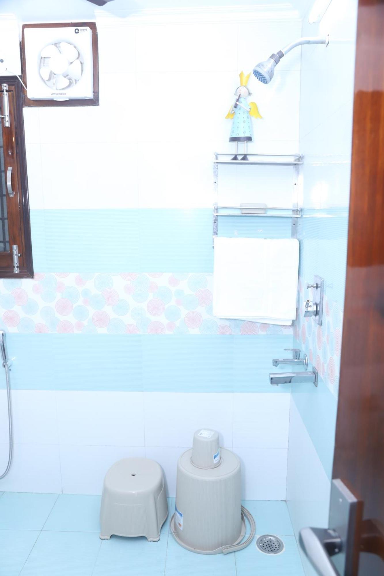 Divine India Service 3bhk,b57 Sarita Vihar,apollo