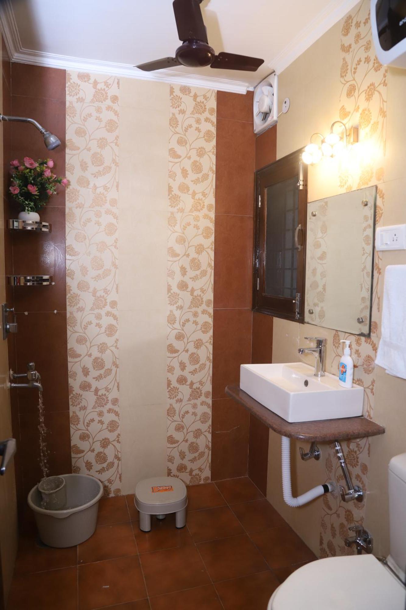 Divine India Service 3bhk,b57 Sarita Vihar,apollo *