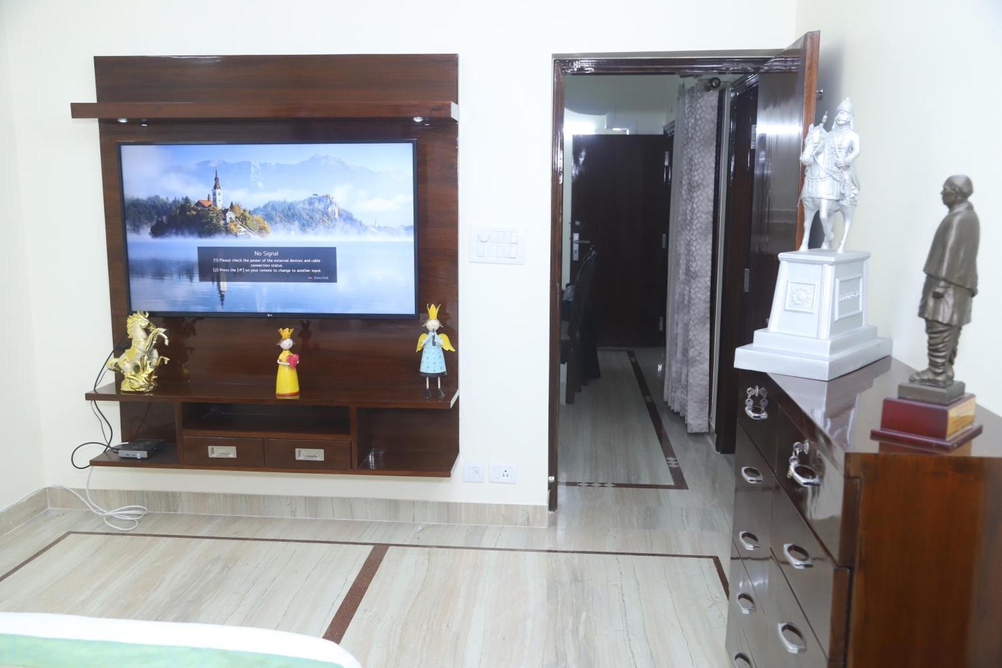 Divine India Service 3bhk,b57 Sarita Vihar,apollo Apartment New Delhi