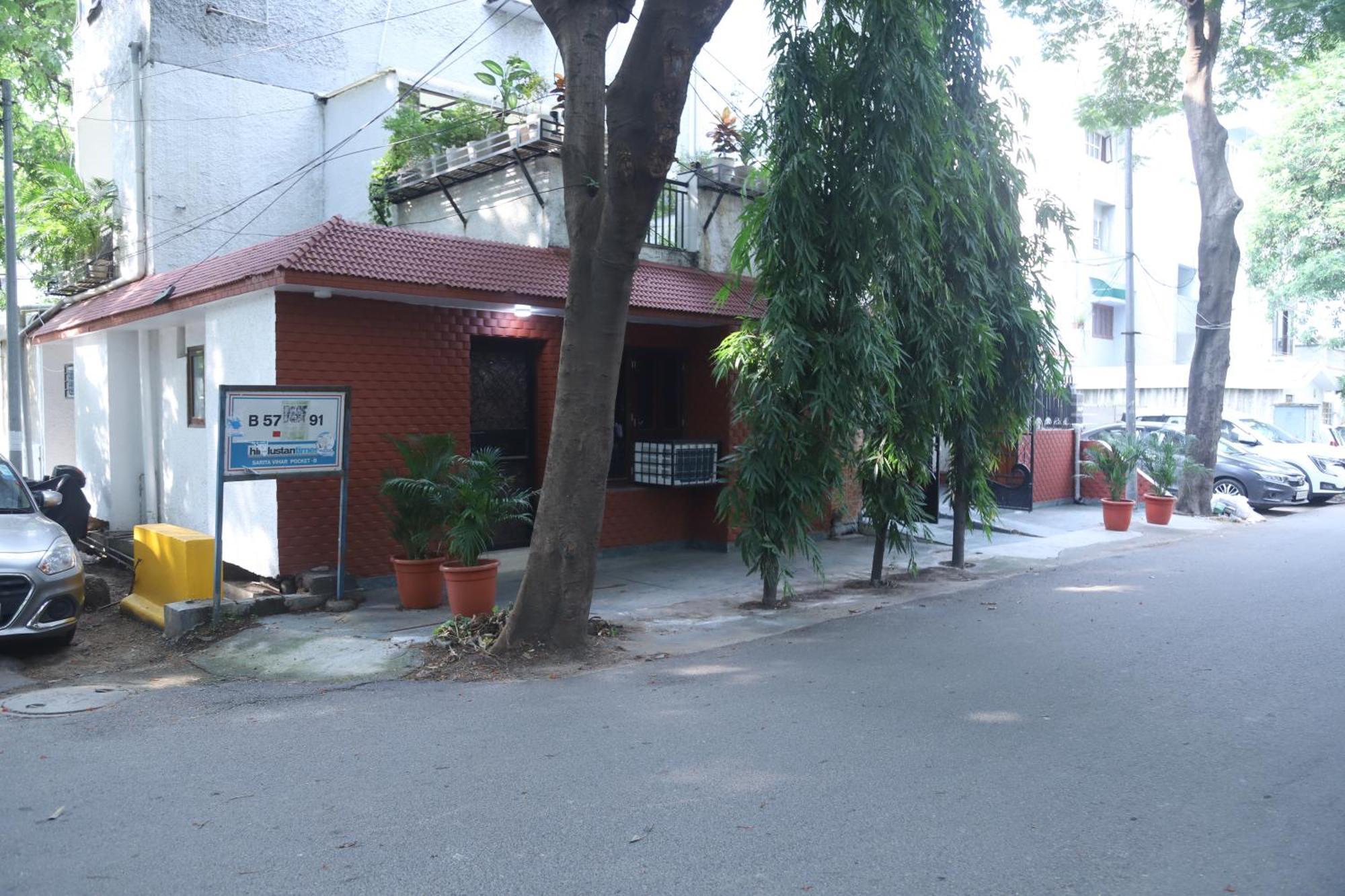 Divine India Service 3bhk,b57 Sarita Vihar,apollo New Delhi