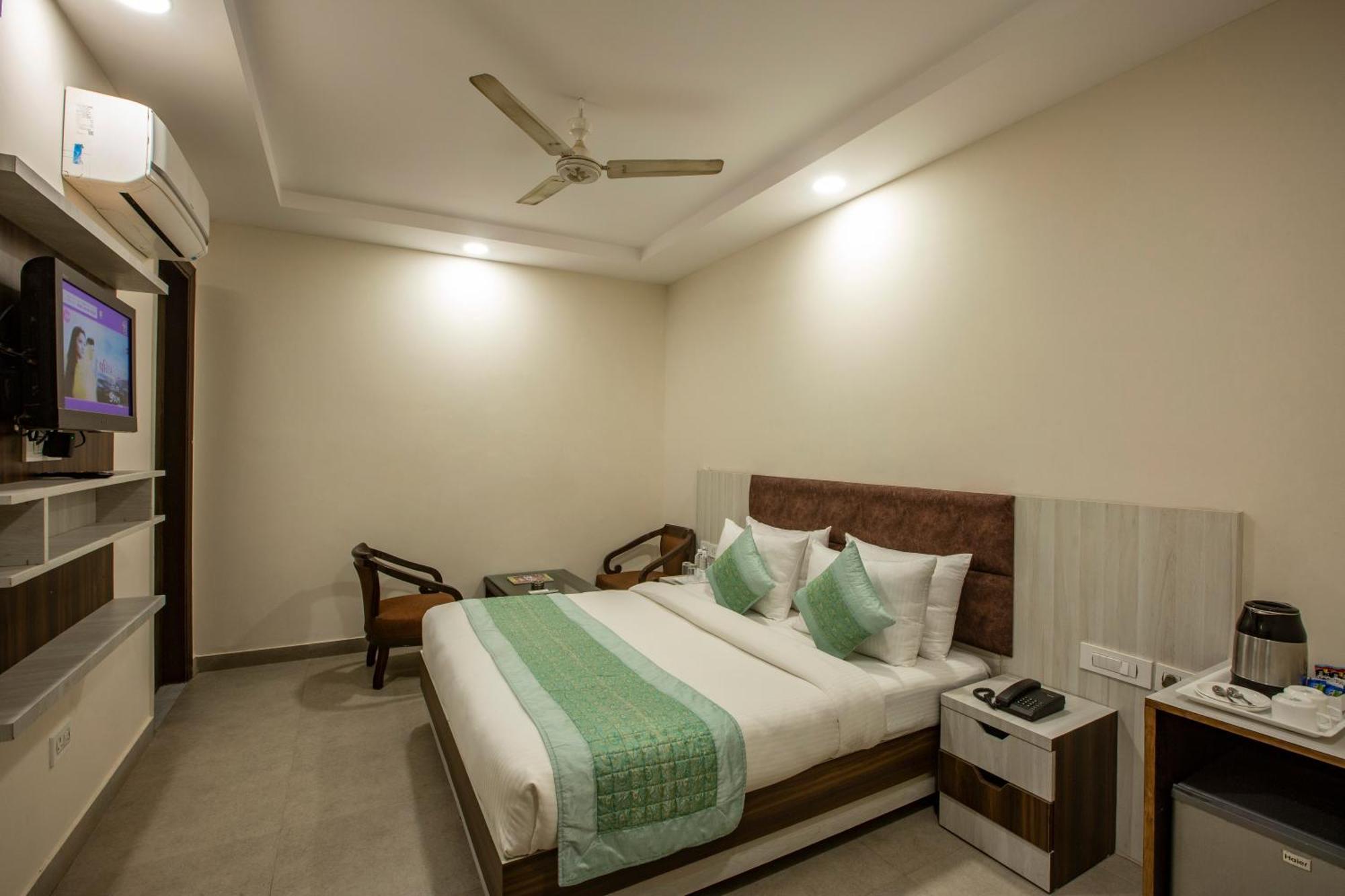 Lotus Sai International Hotel 3*