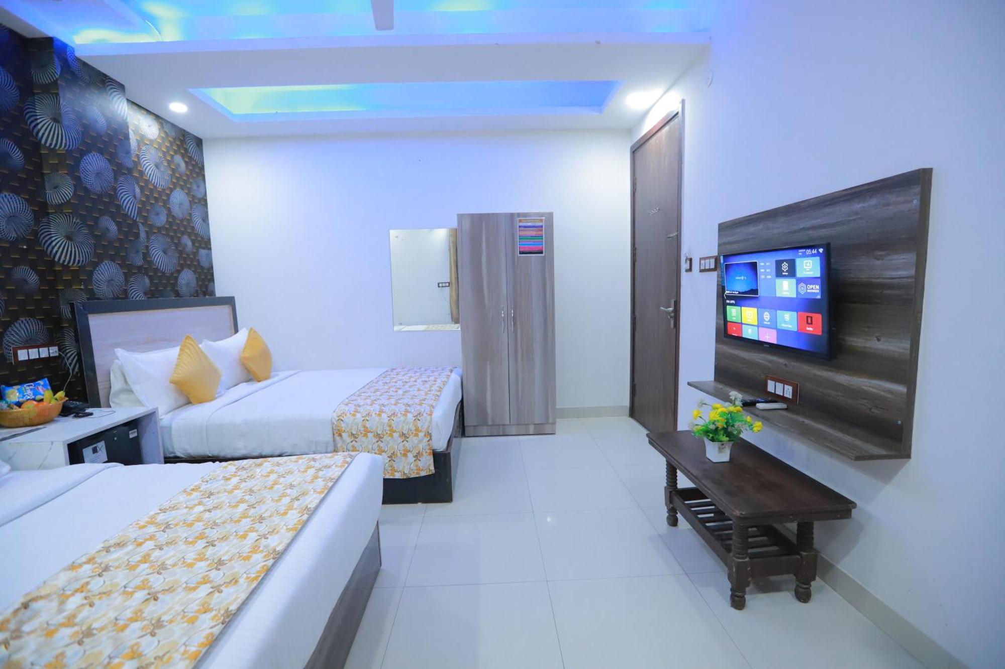 Triton Grand At Delhi Airport Hotel 3*