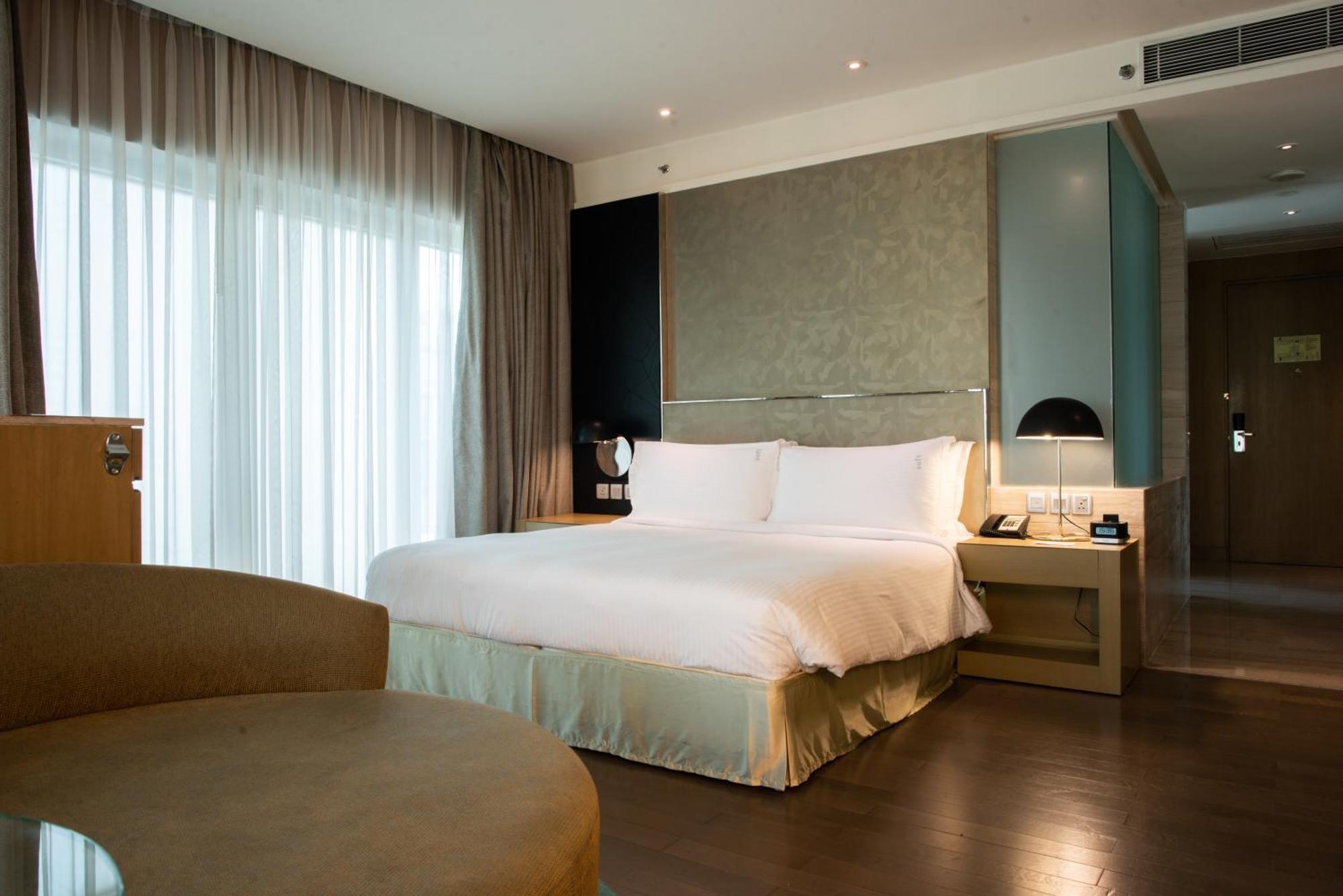 Hotel Aerocity By Ihg 5*