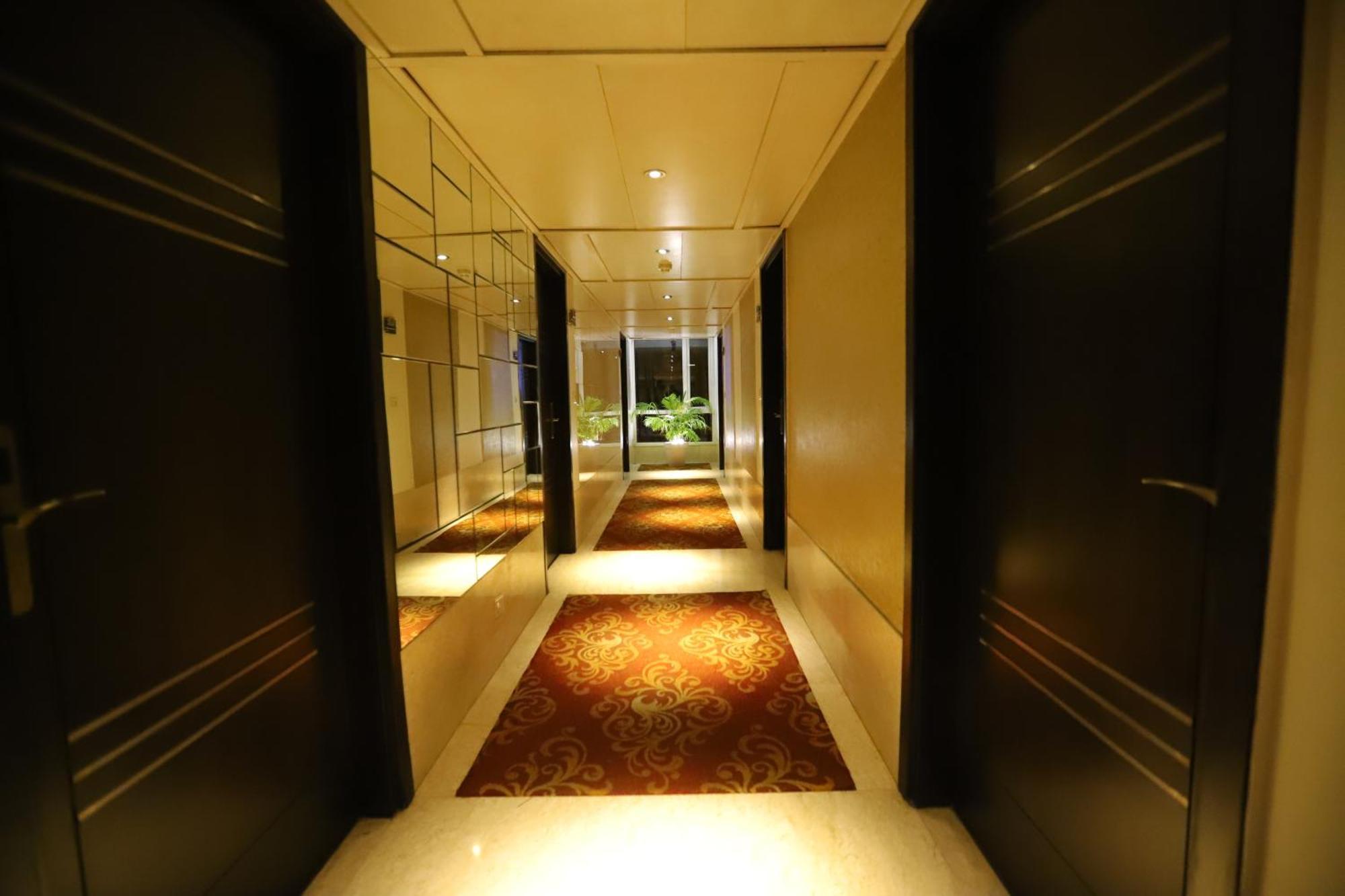 Hotel Amrapali Grand 4*