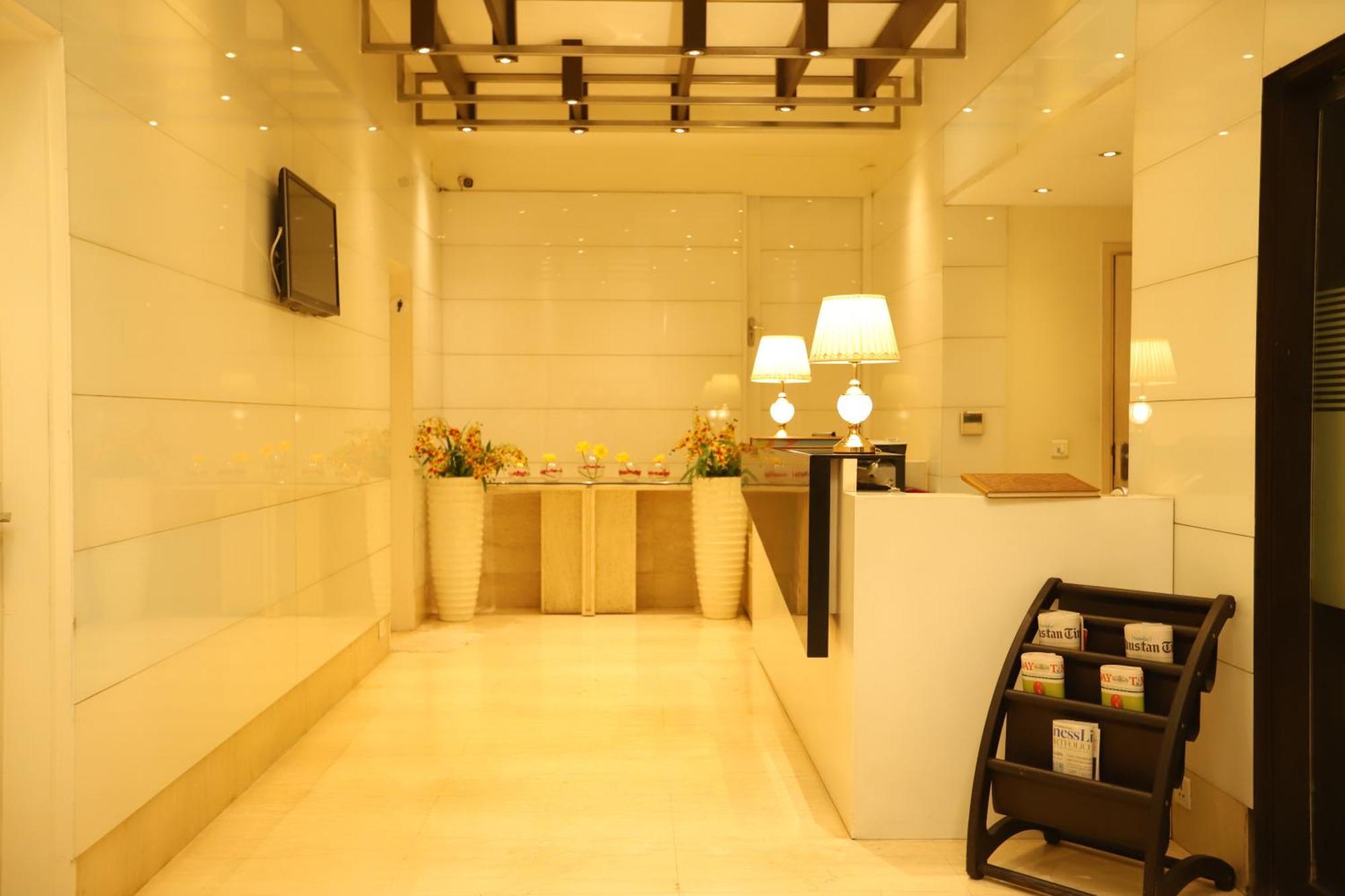 Amrapali Grand Hotel