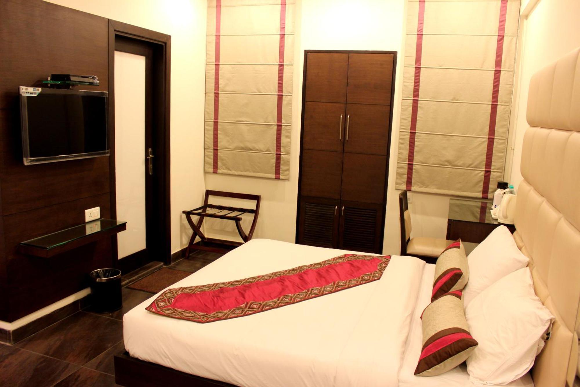 Amrapali Grand