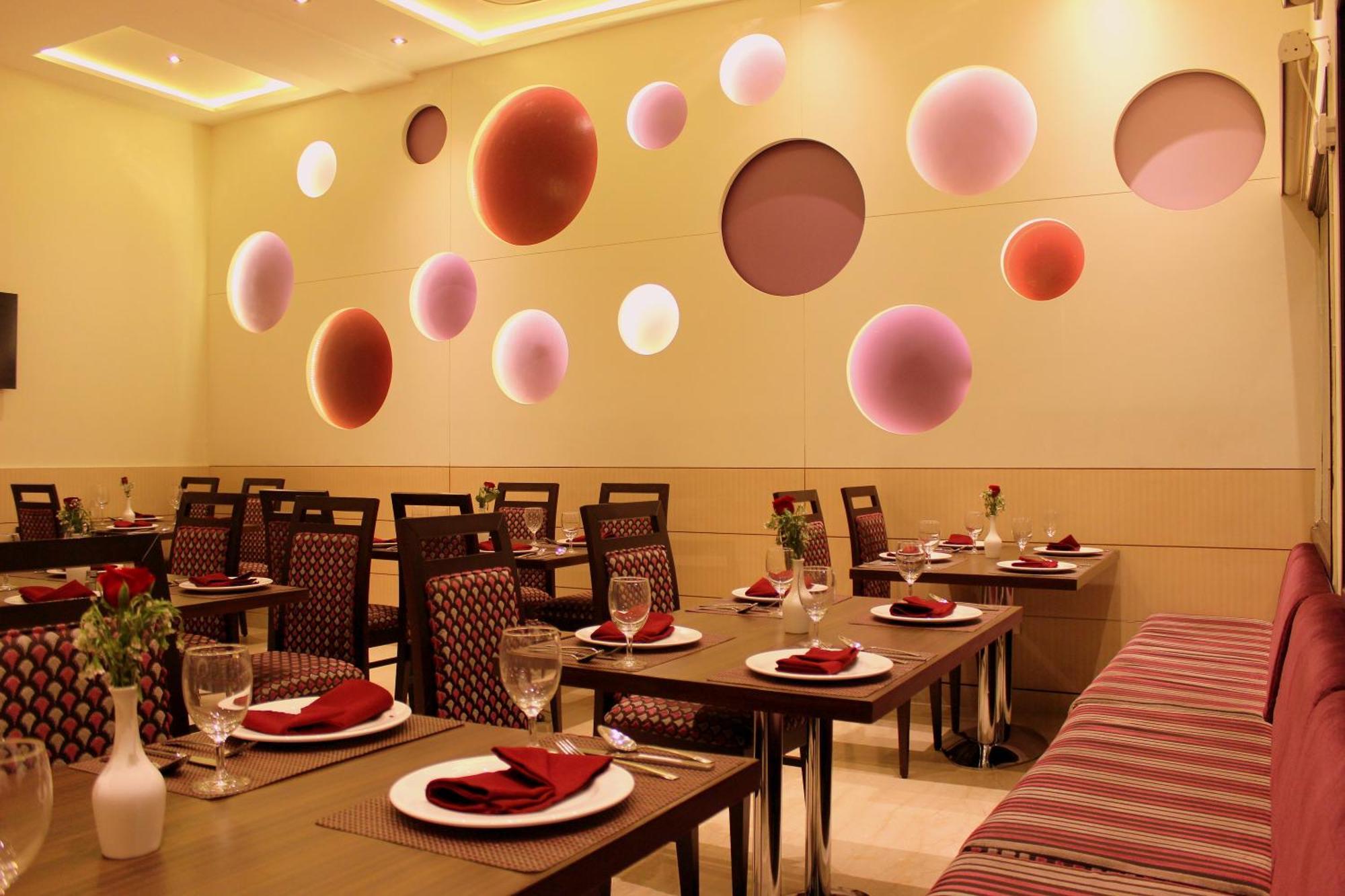 Amrapali Grand Hotel