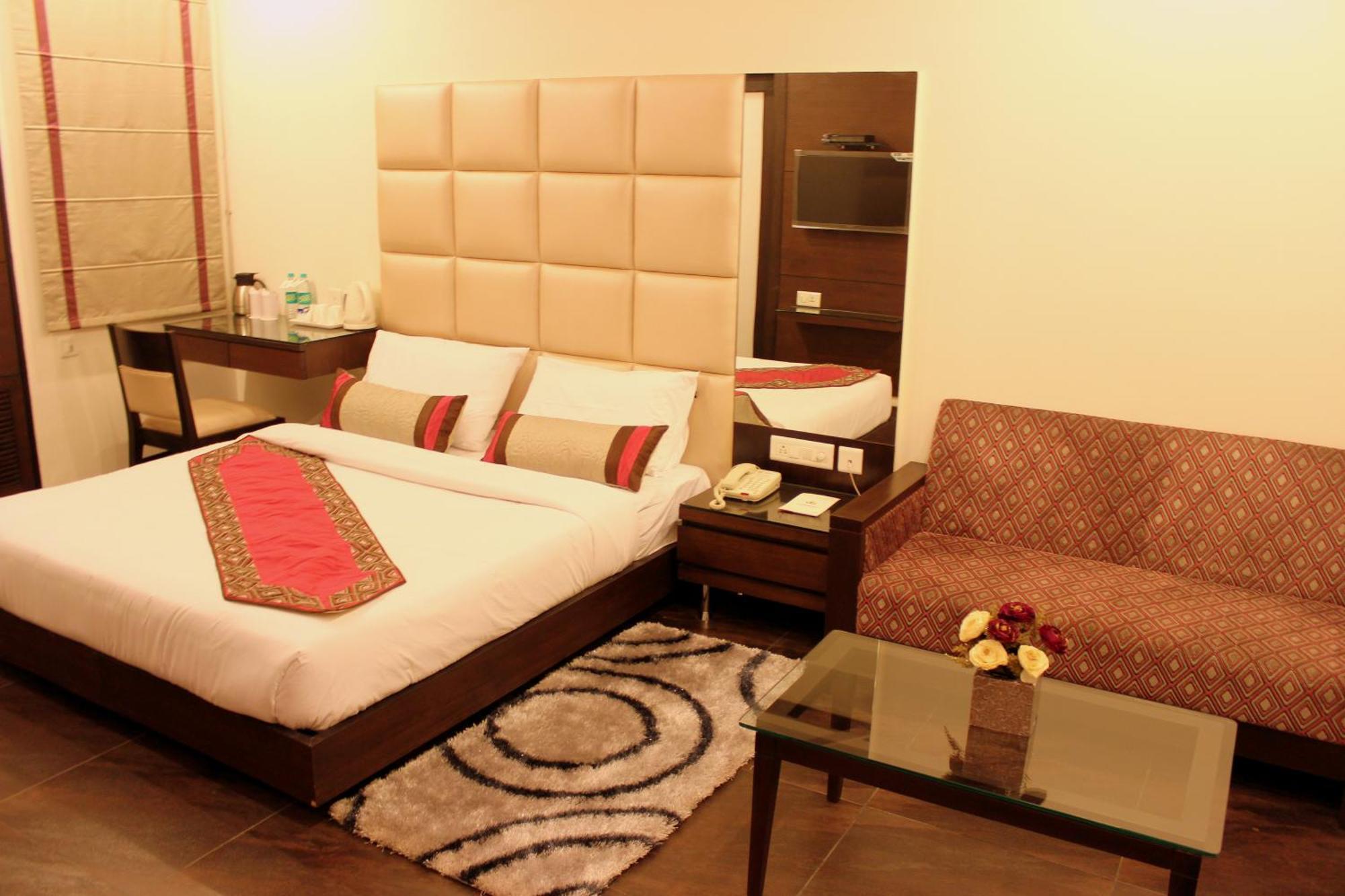 Hotel Amrapali Grand
