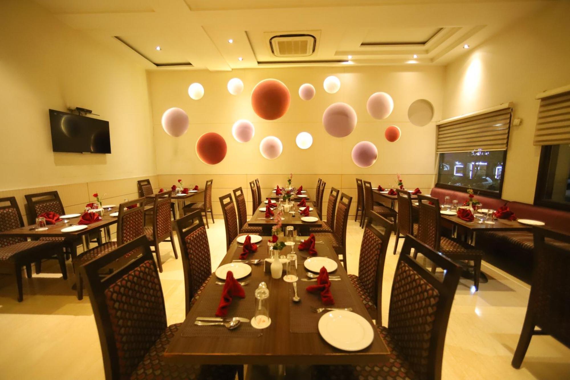 Hotel Amrapali Grand 4*