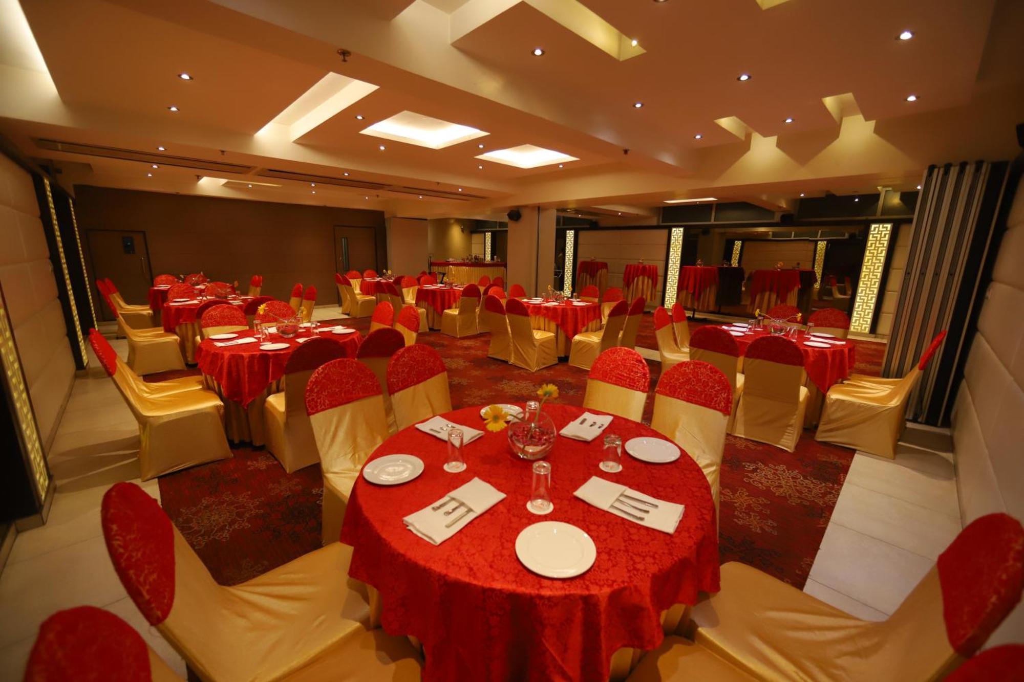 Hotel Amrapali Grand 4*
