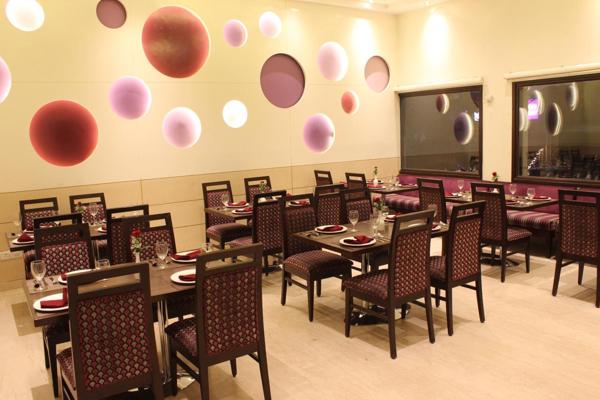 Hotel Amrapali Grand 4*