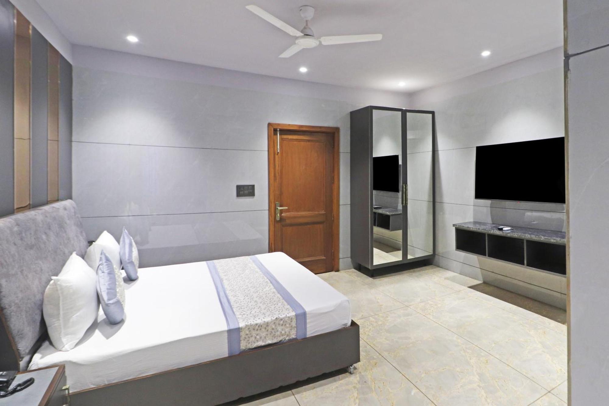 Preet 05 Mints Walking Distance Nizamuddin Railway Station