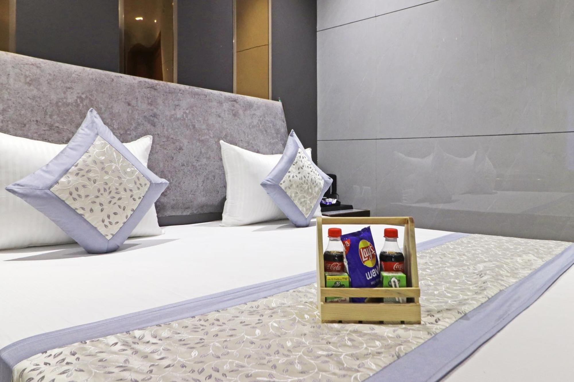 Preet 05 Mints Walking Distance Nizamuddin Railway Station Hotel