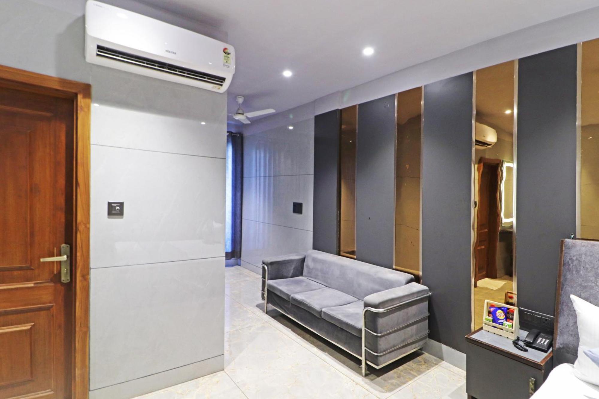 Preet 05 Mints Walking Distance Nizamuddin Railway Station Hotel Nova Deli