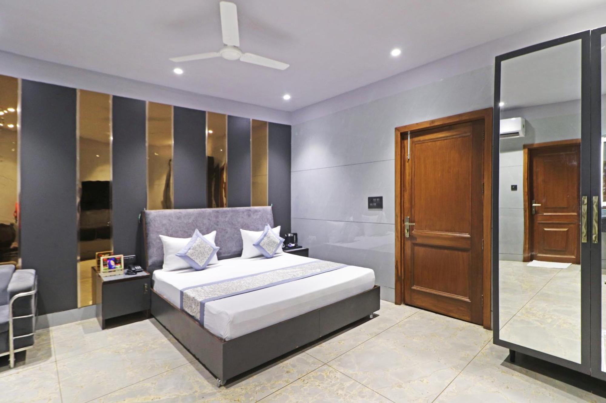 Hotel Preet 05 Mints Walking Distance Nizamuddin Railway Station Nova Deli