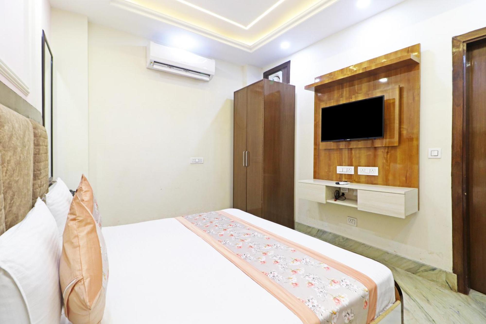 Samrat Residency 10 Mints Walking Distance Nizamuddin Railway Station 4*