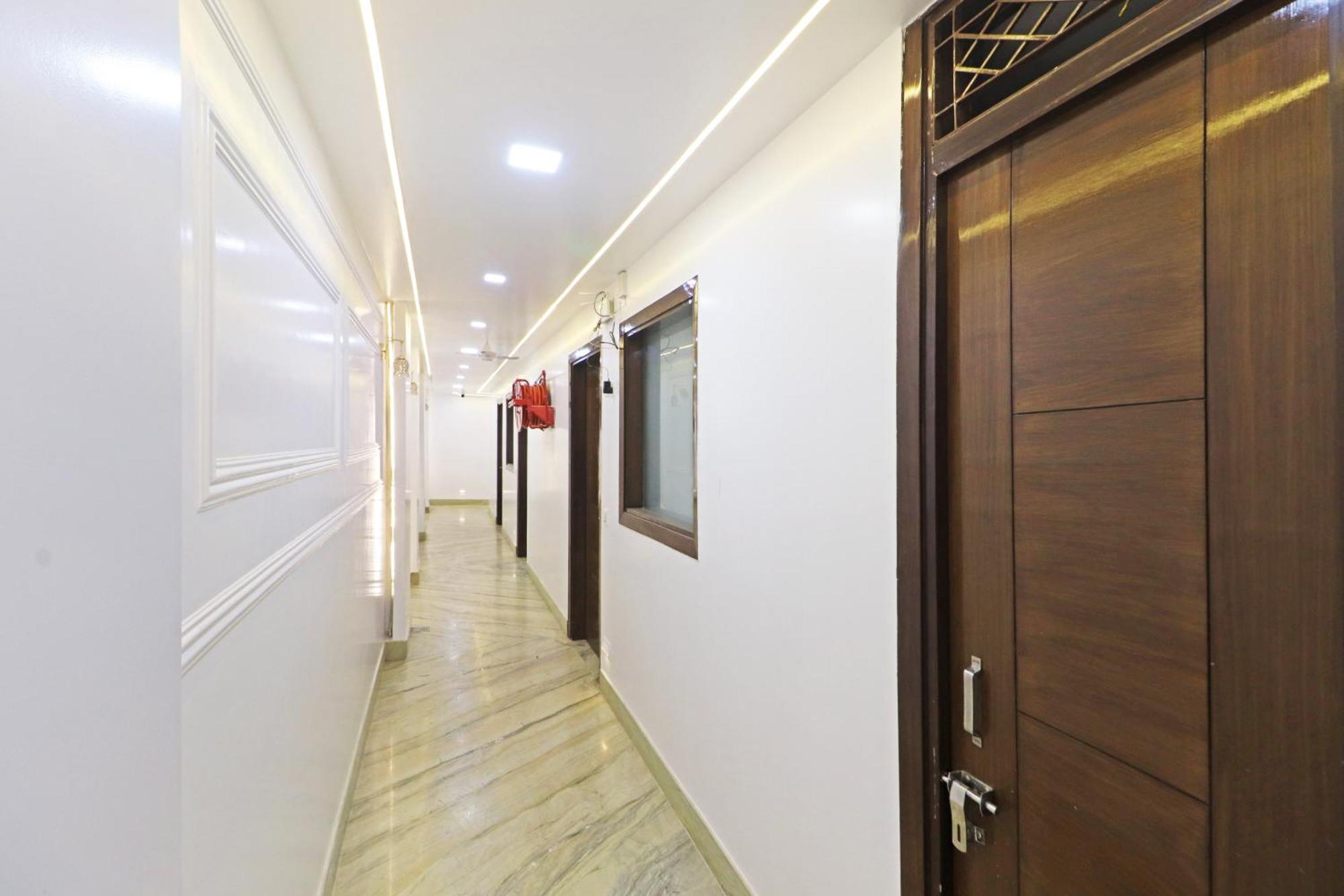 Samrat Residency 10 Mints Walking Distance Nizamuddin Railway Station Hotel 4*