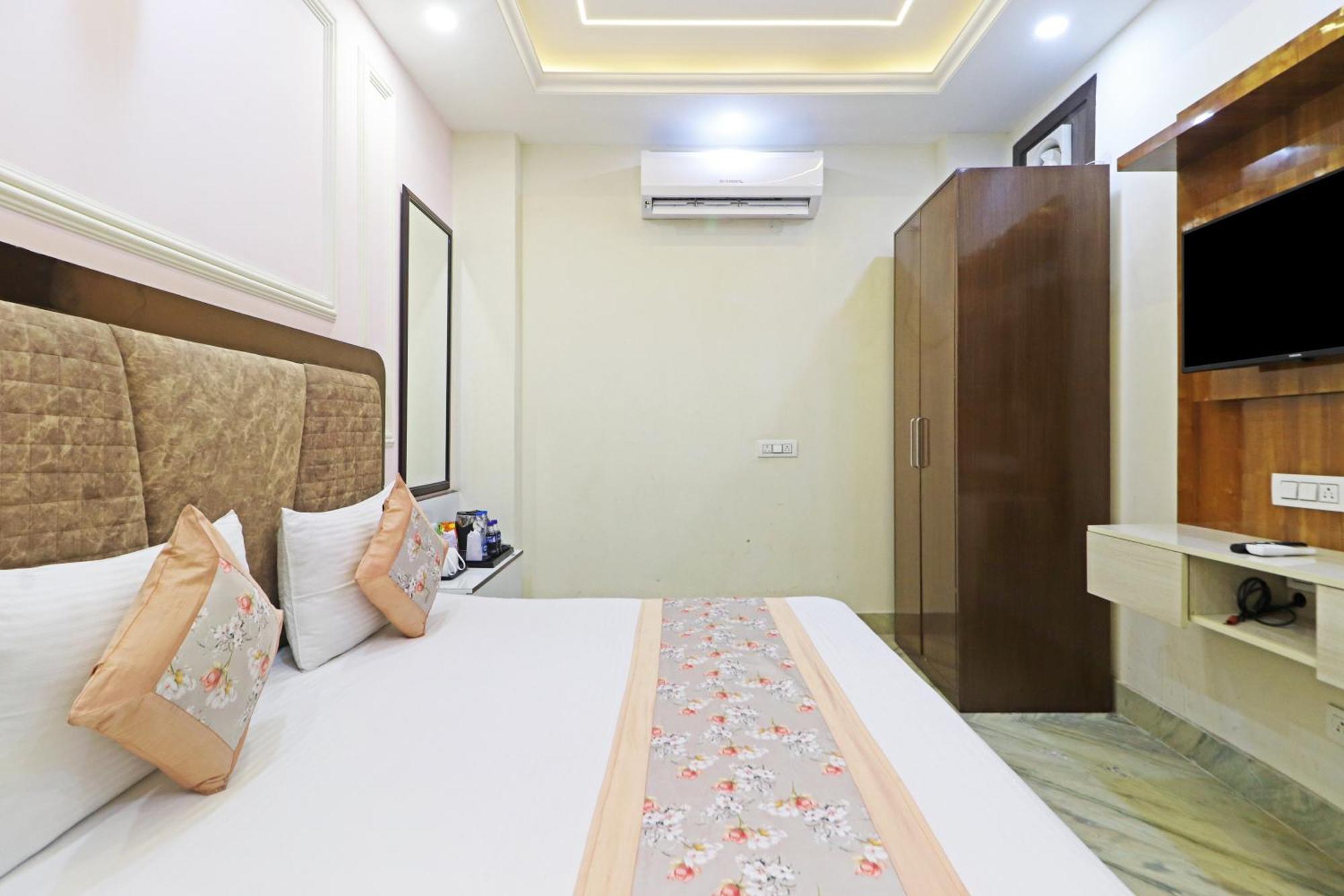 Samrat Residency 10 Mints Walking Distance Nizamuddin Railway Station 4*