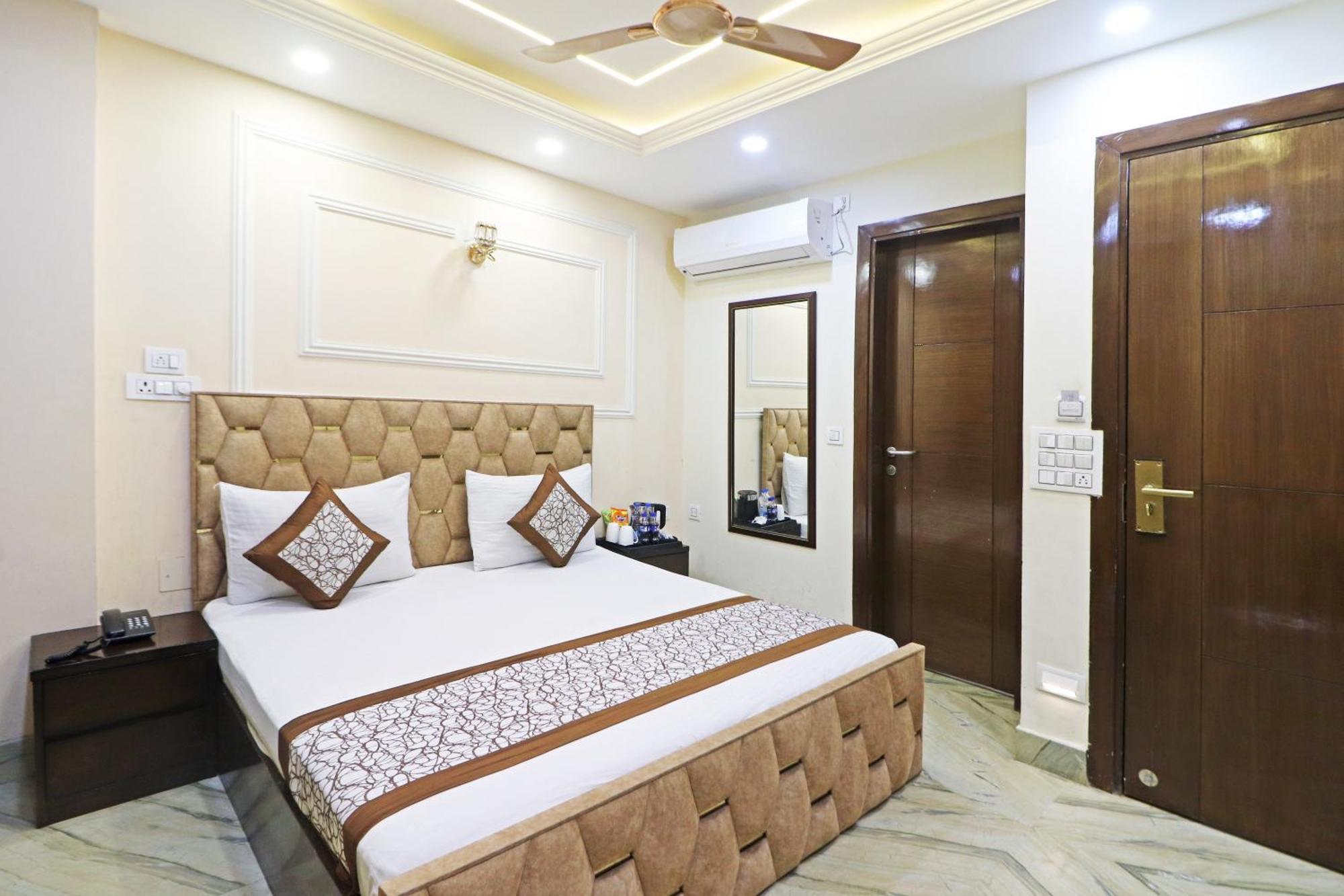 Samrat Residency 10 Mints Walking Distance Nizamuddin Railway Station